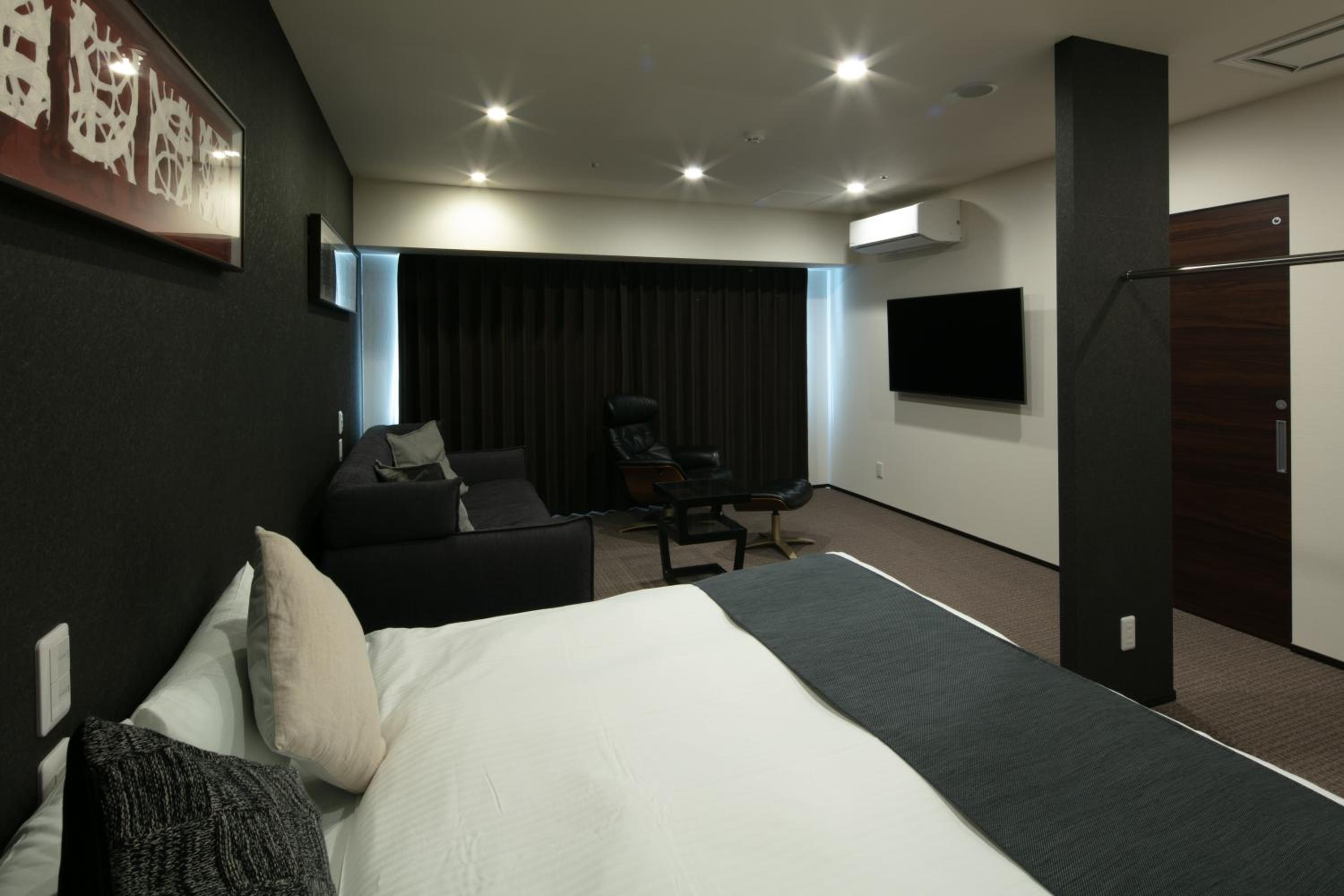 Deluxe King Room - Photo 18