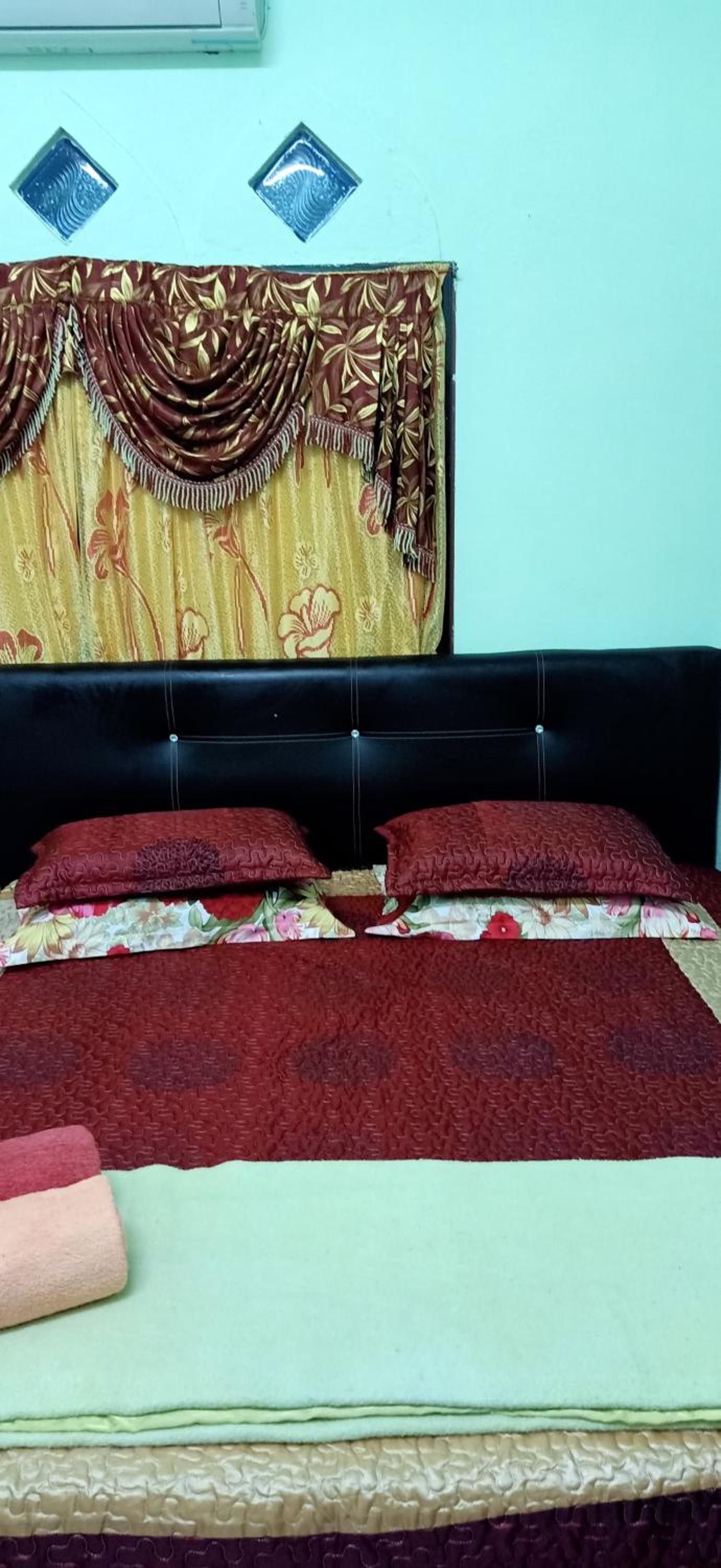 Basic Triple Room with Shared Bathroom photo 3