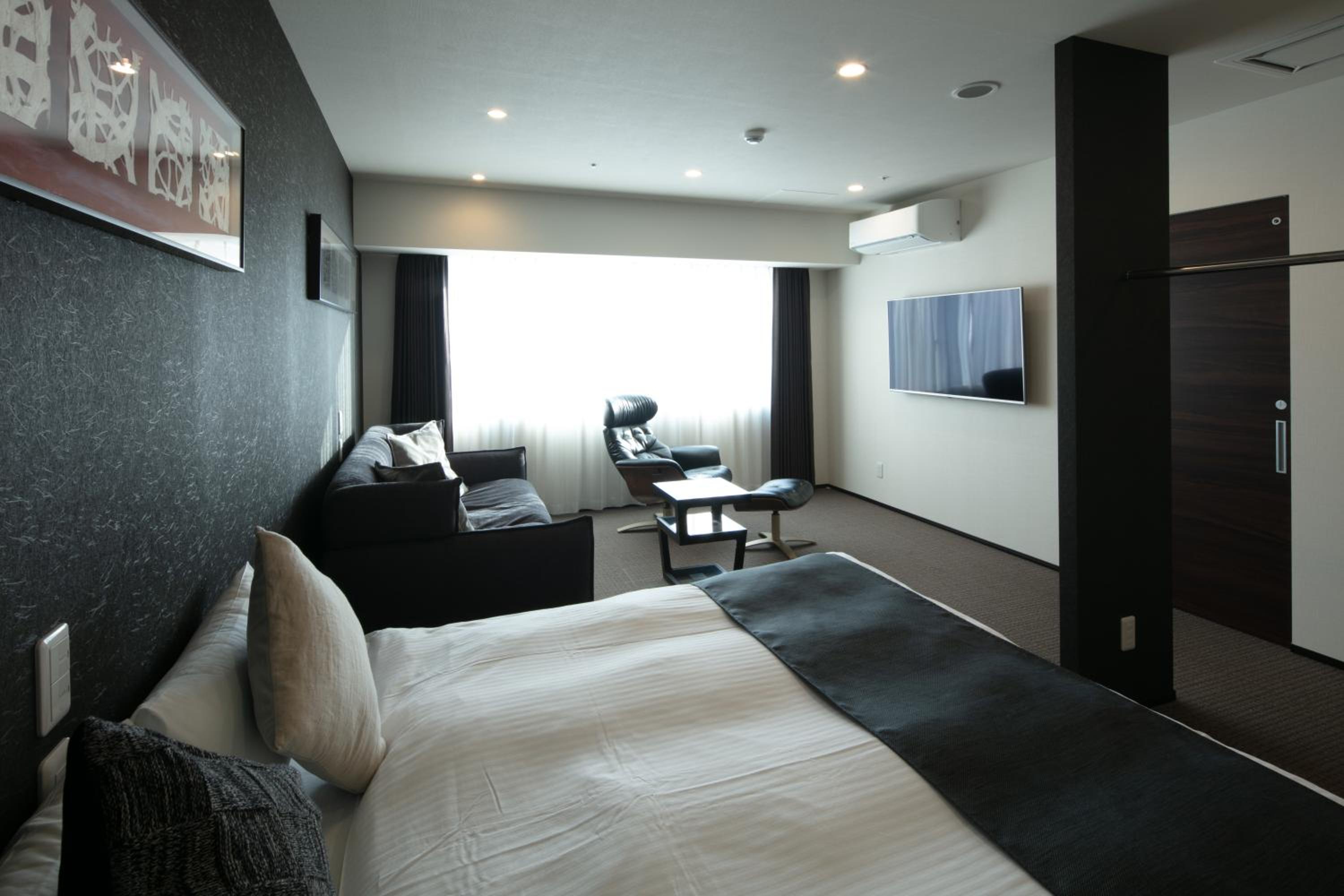 Deluxe King Room - Photo 1
