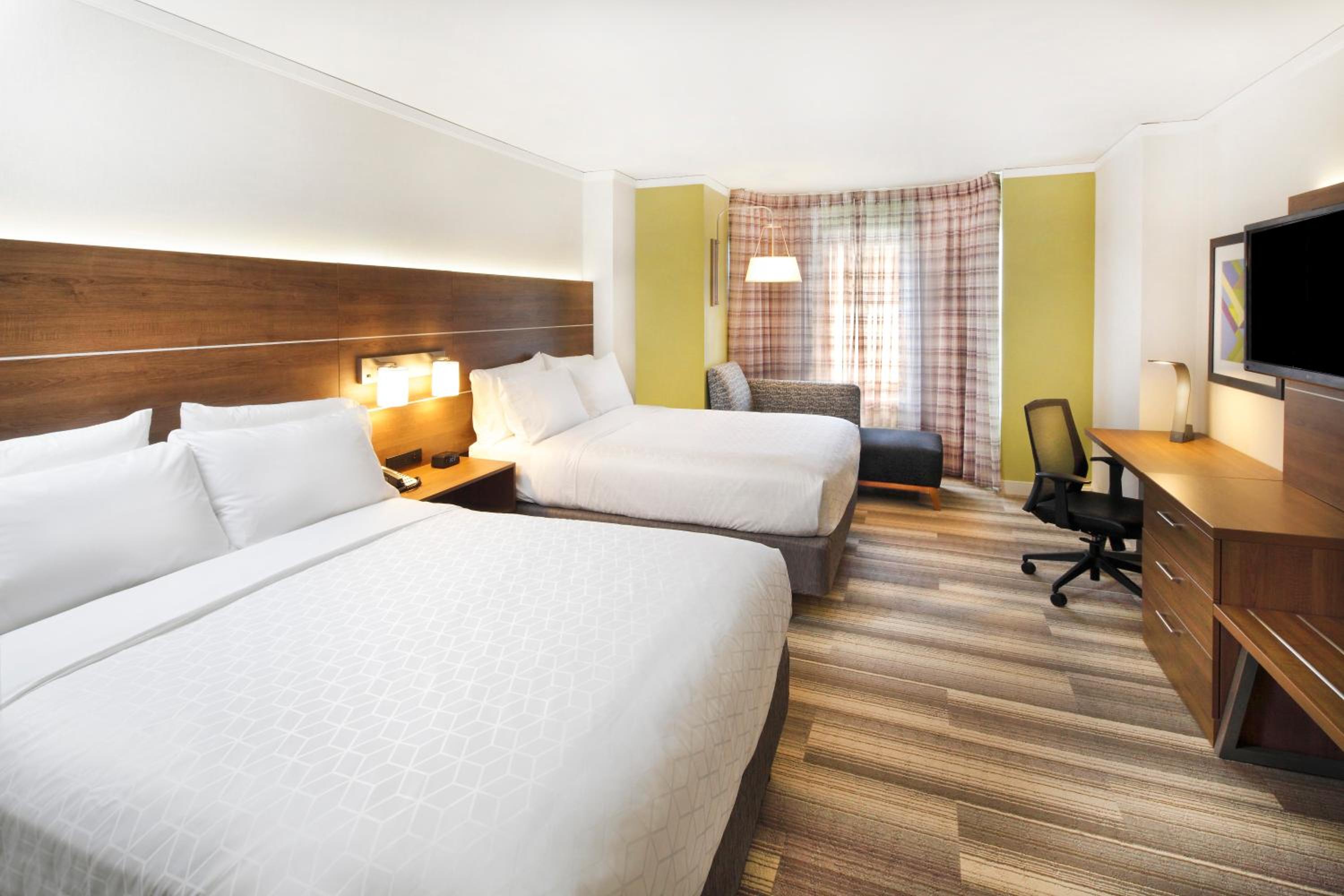 Suite with Two Queen Beds - Photo 6