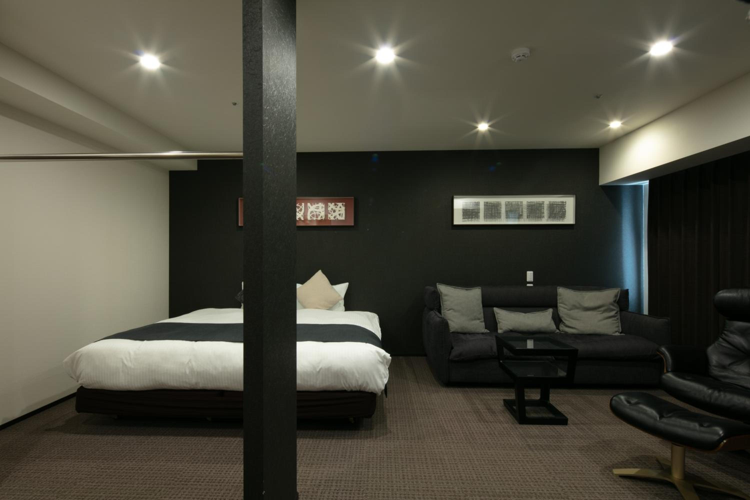 Deluxe King Room - Photo 15