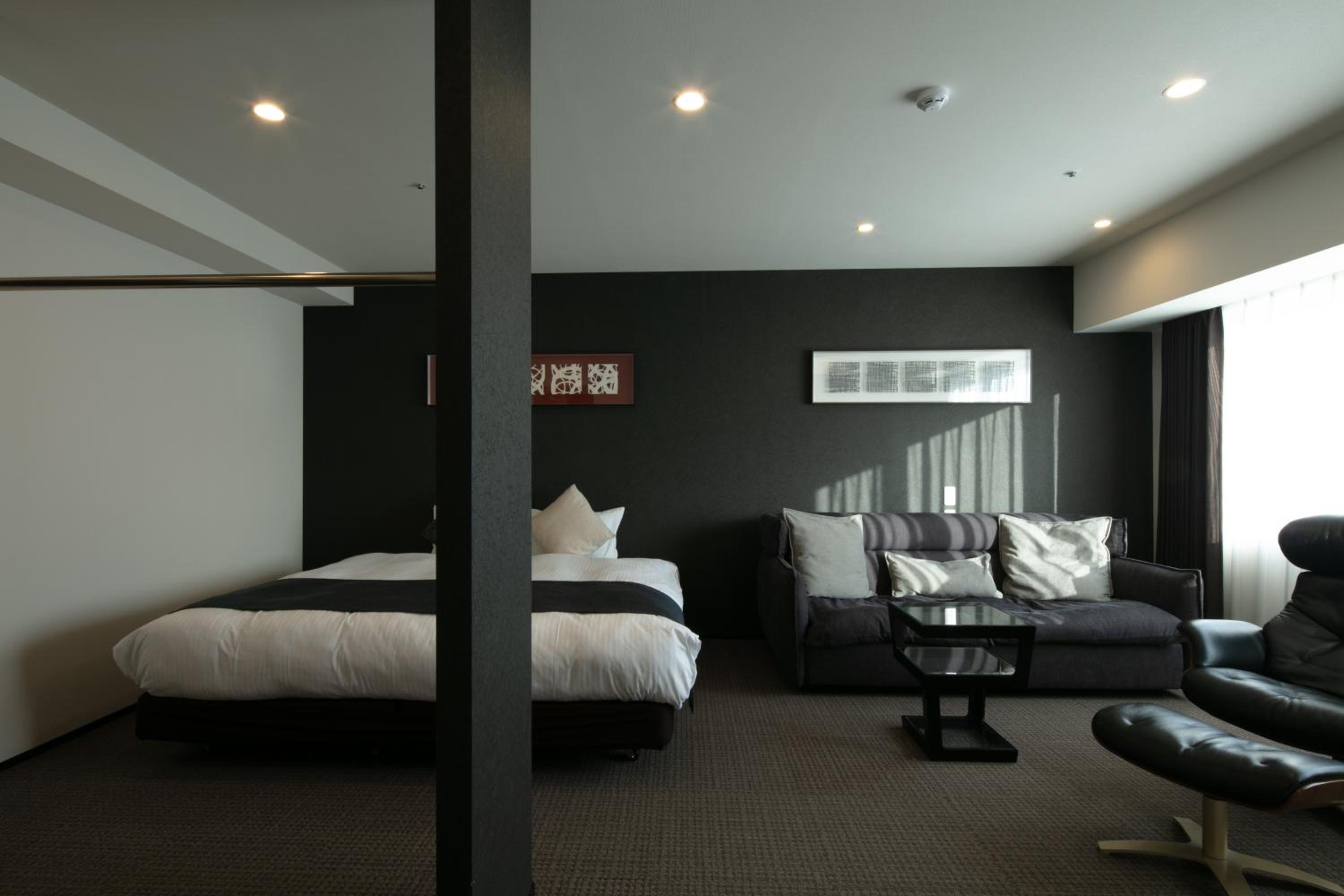 Deluxe King Room - Photo 31