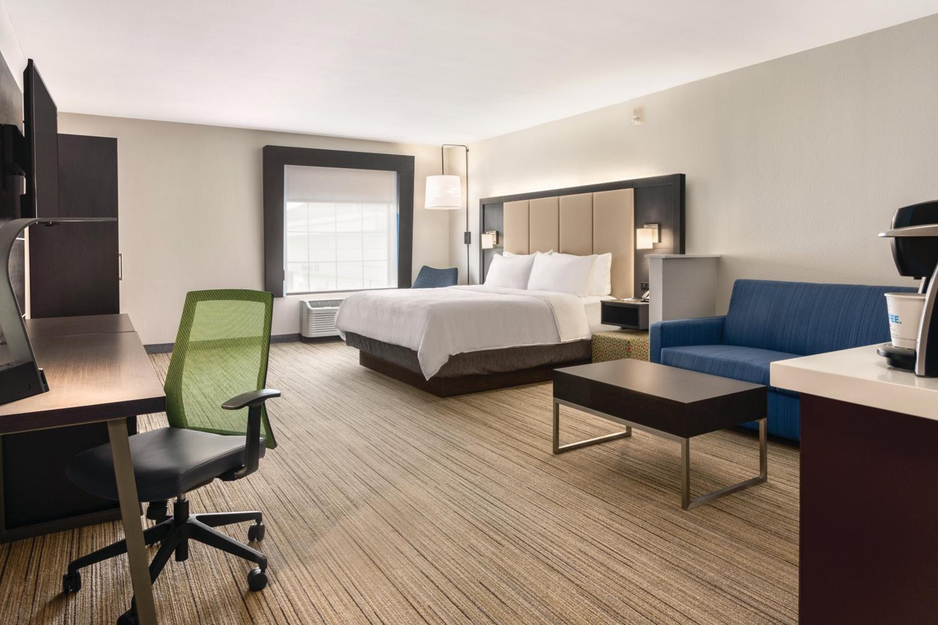 King Suite - Photo 2