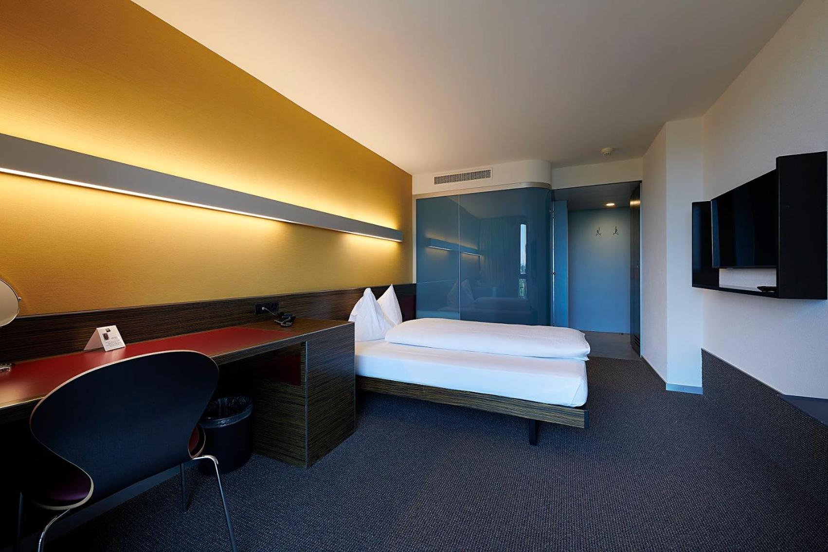 Single Room with City View thumbnail 5