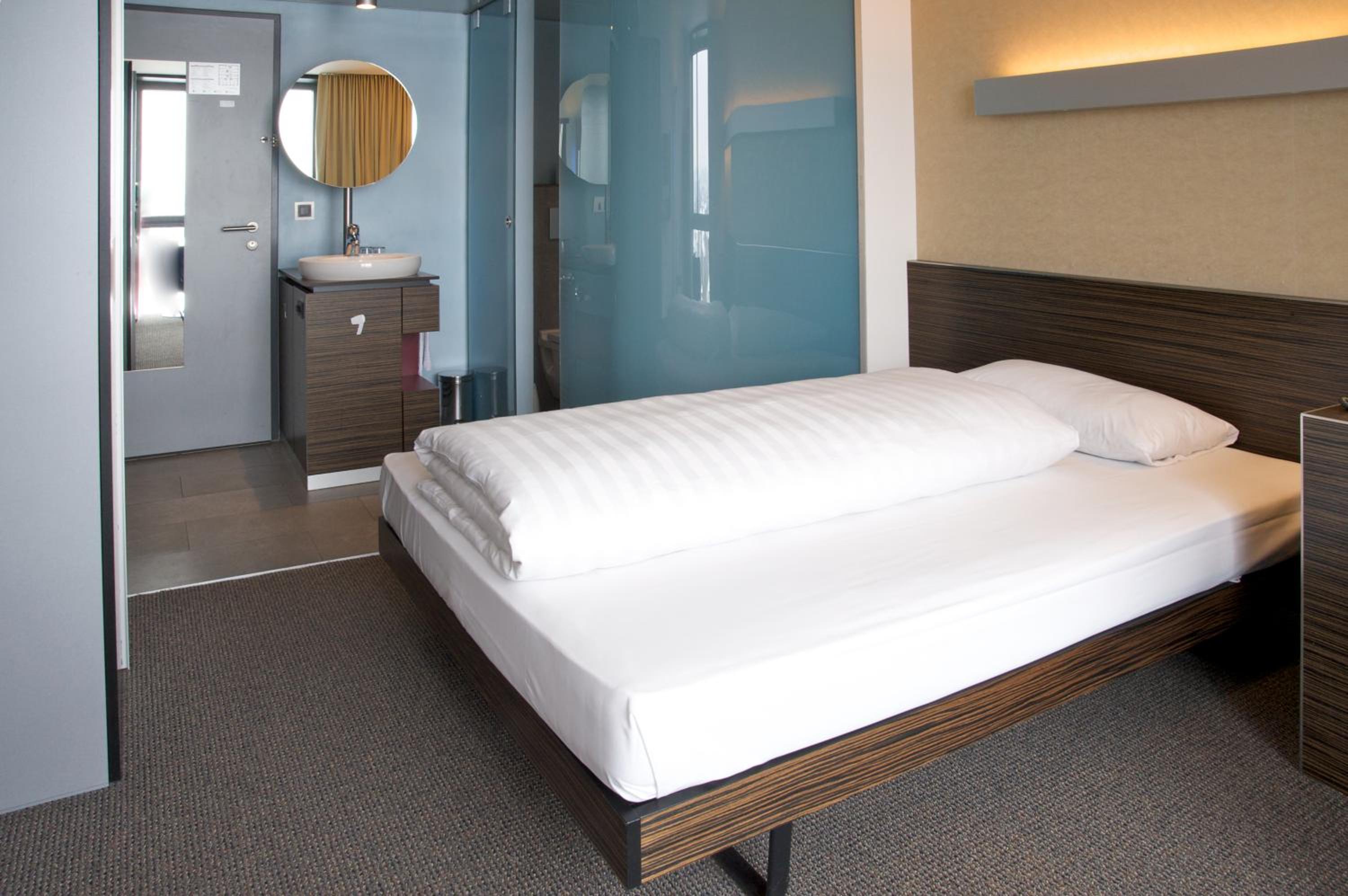 Triple Room thumbnail 5