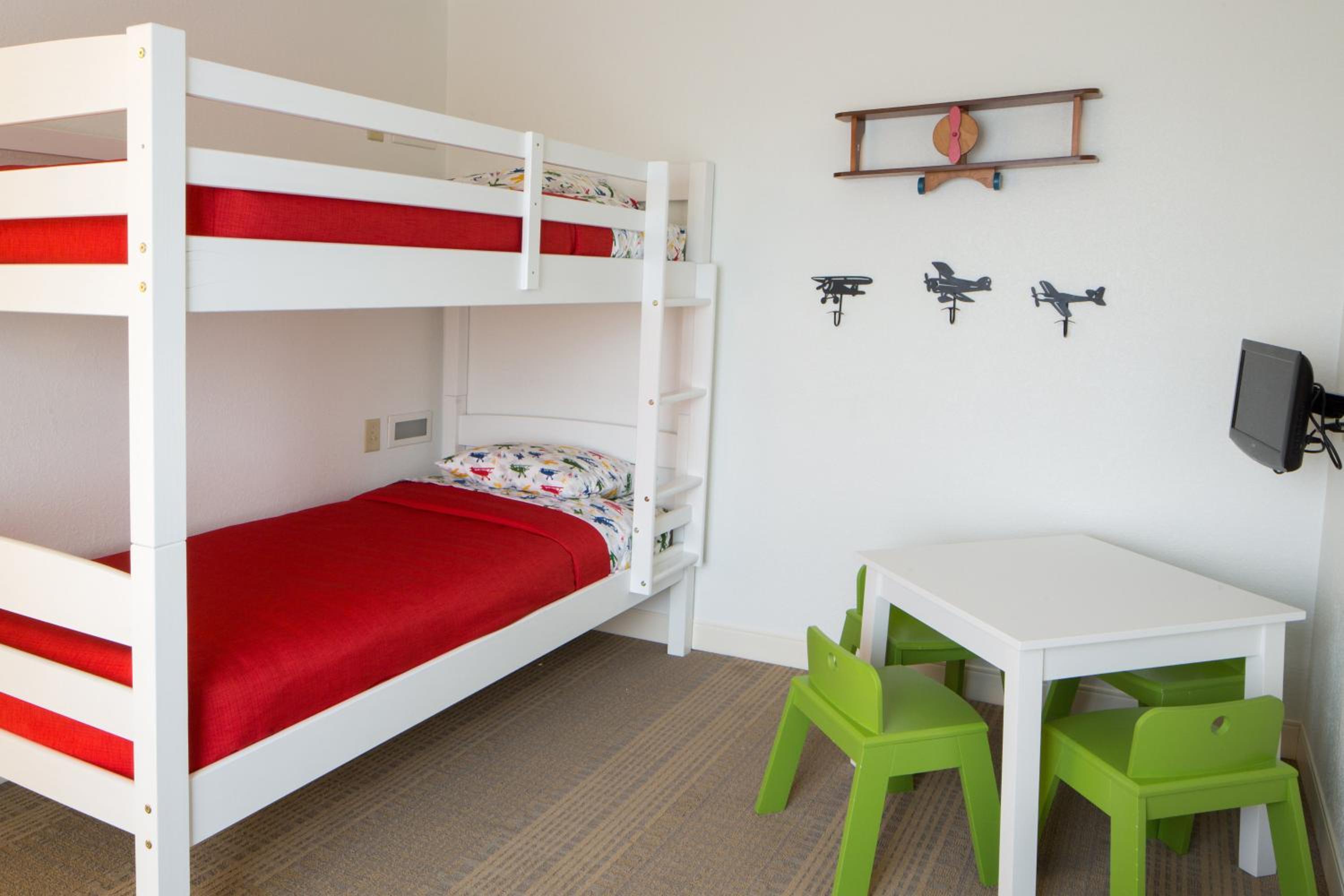 Family Suite with Two Queen Beds - Non-Smoking - Photo 1