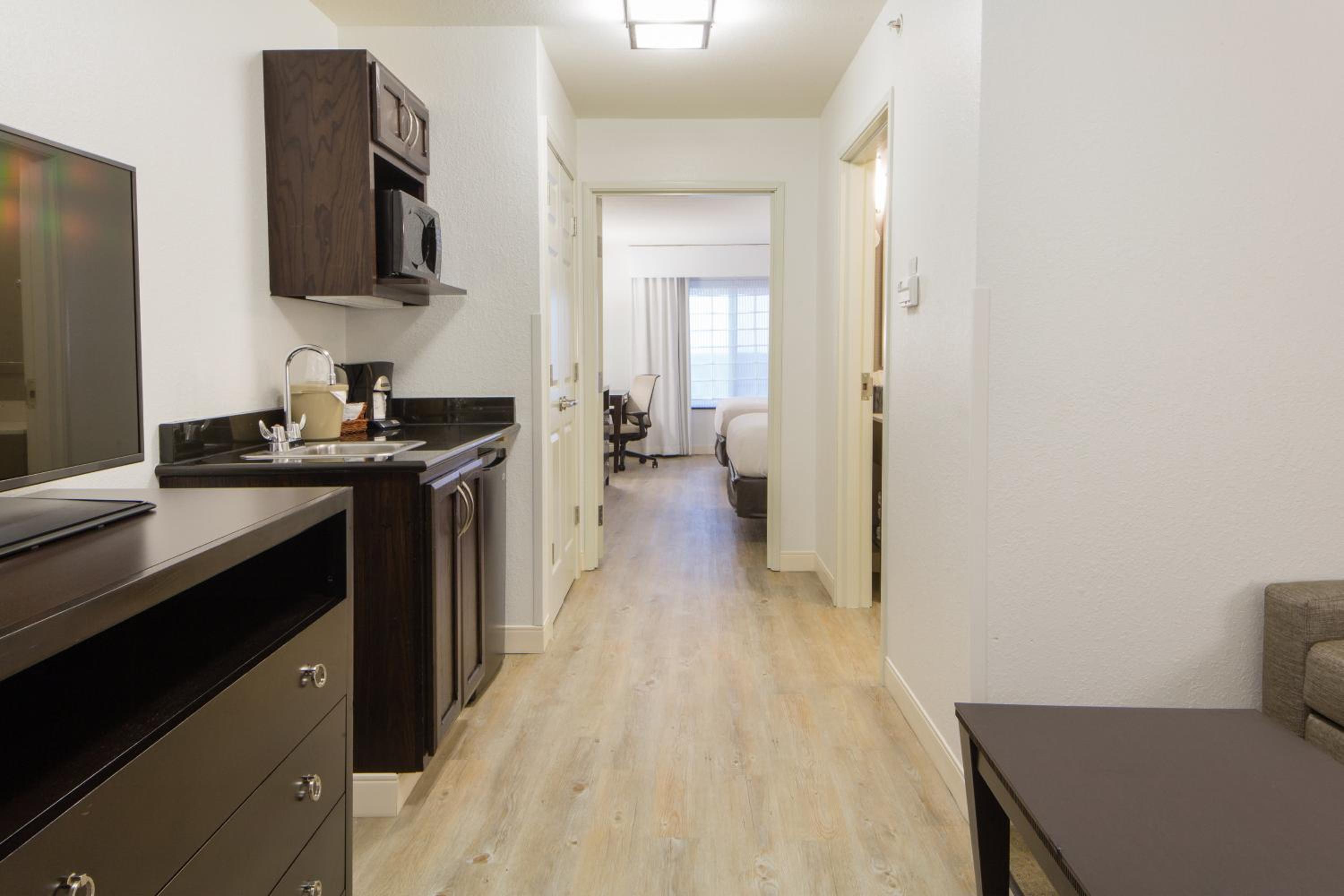 One-Bedroom Suite with Two Queen Beds - Photo 2