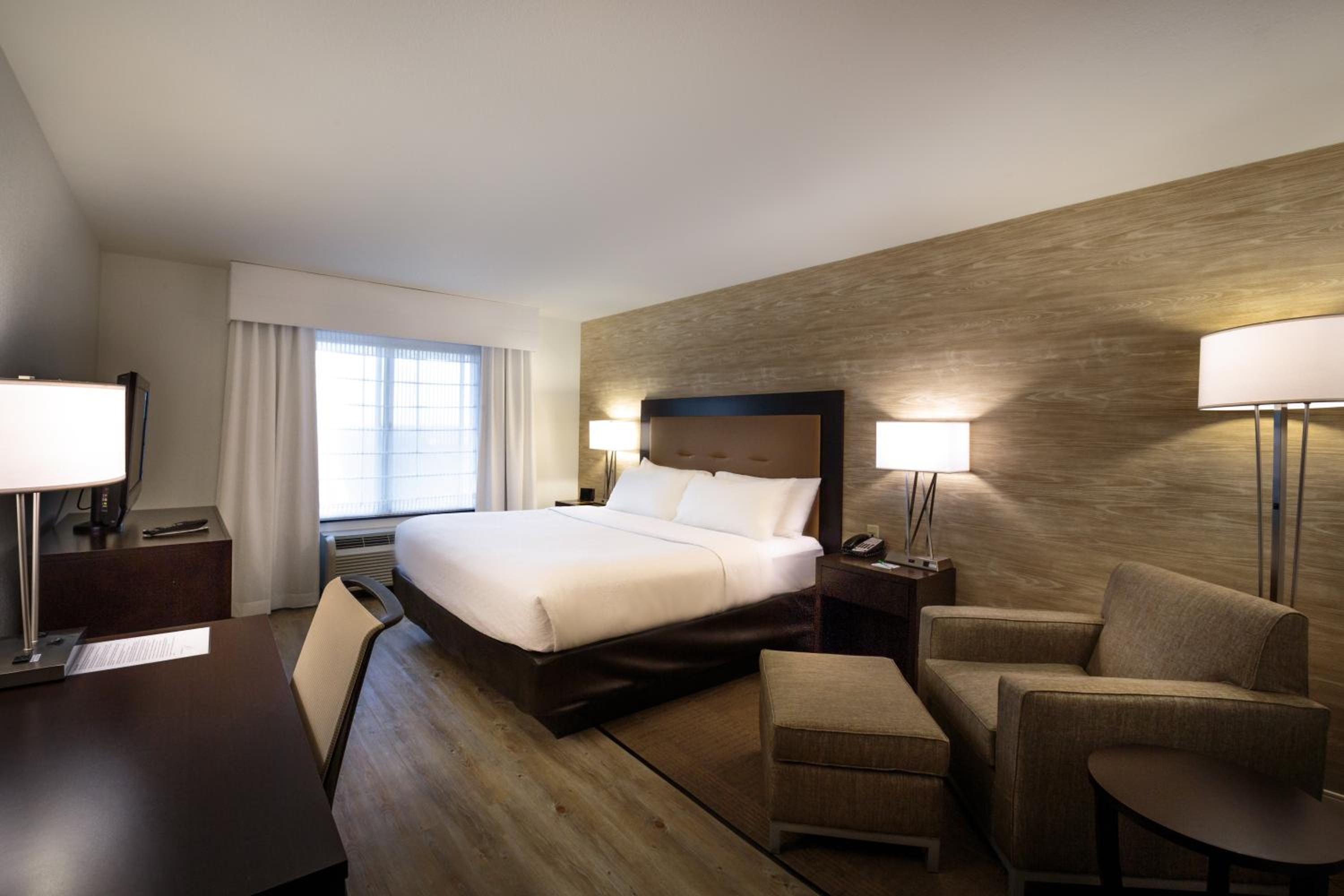 Standard King Room - Photo 1