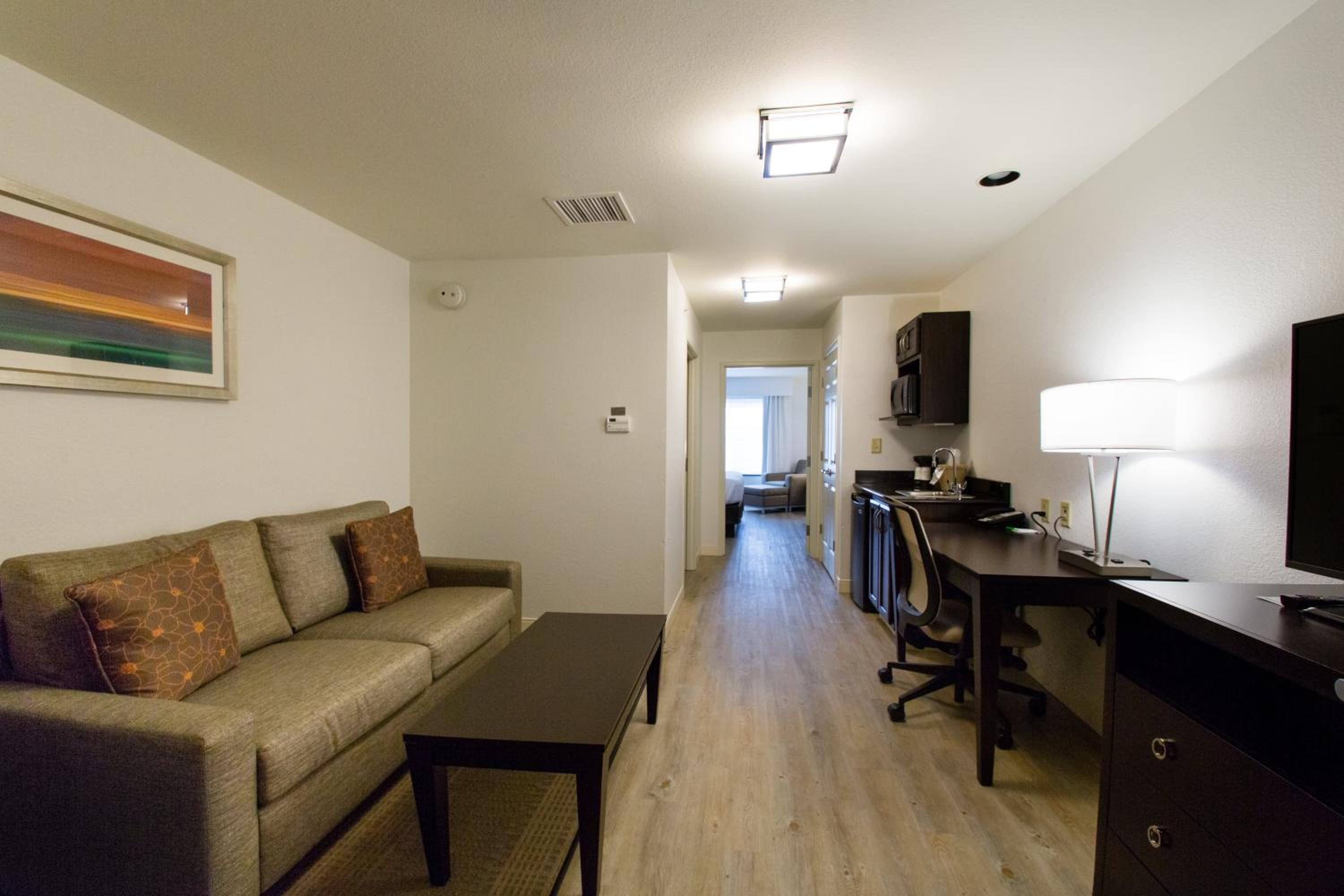 One-Bedroom King Suite - Photo 4