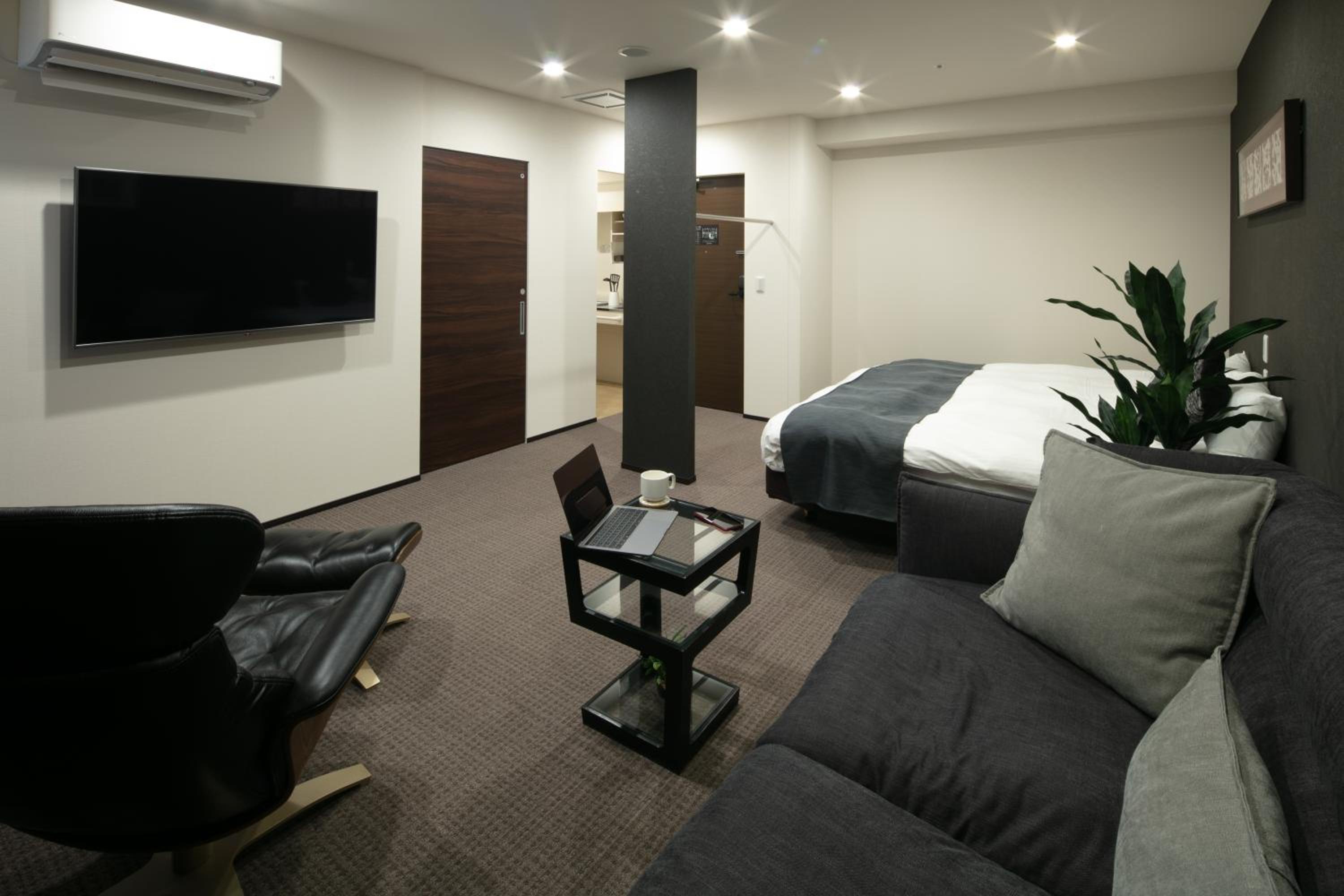 Deluxe King Room - Photo 32