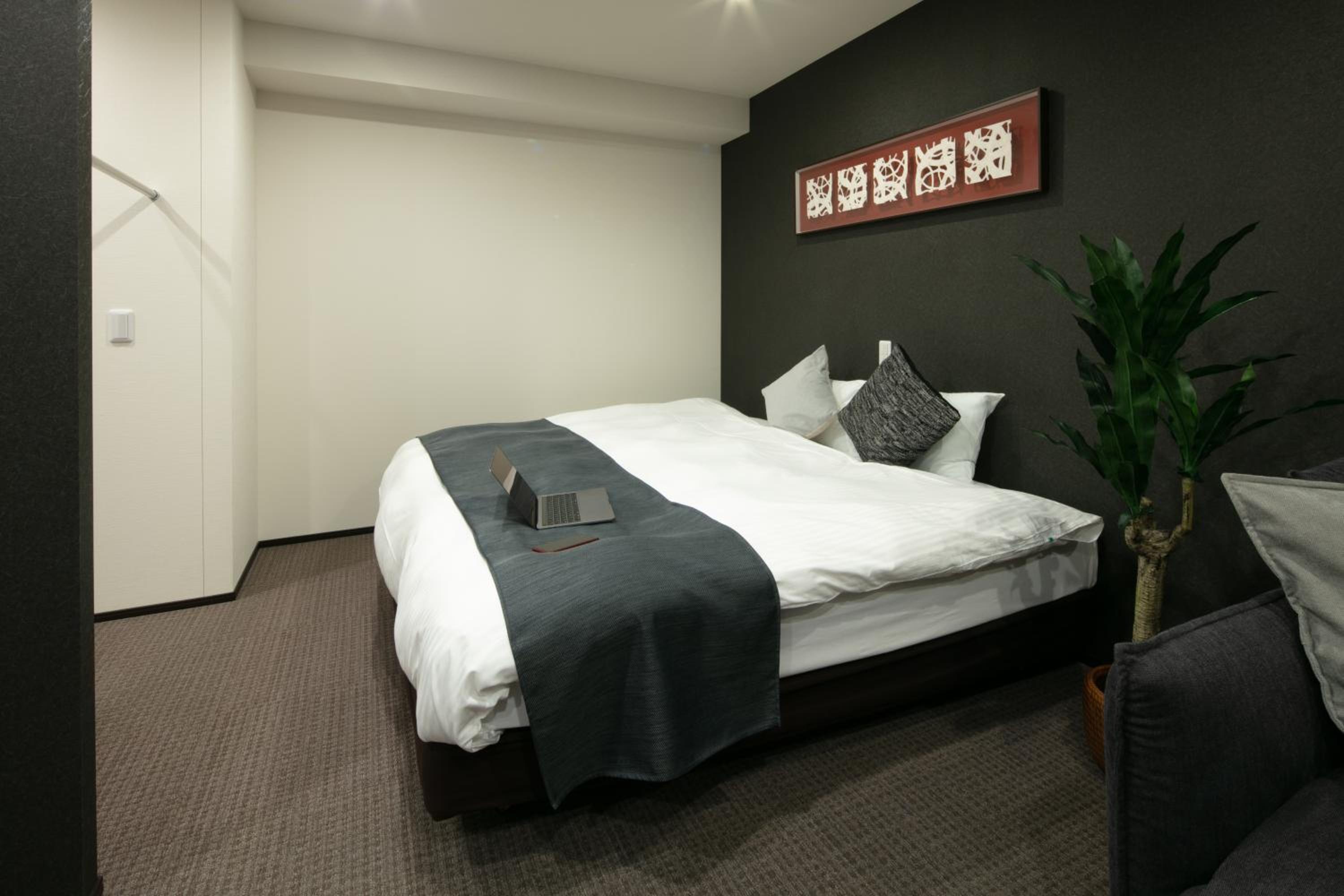 Deluxe King Room - Photo 2