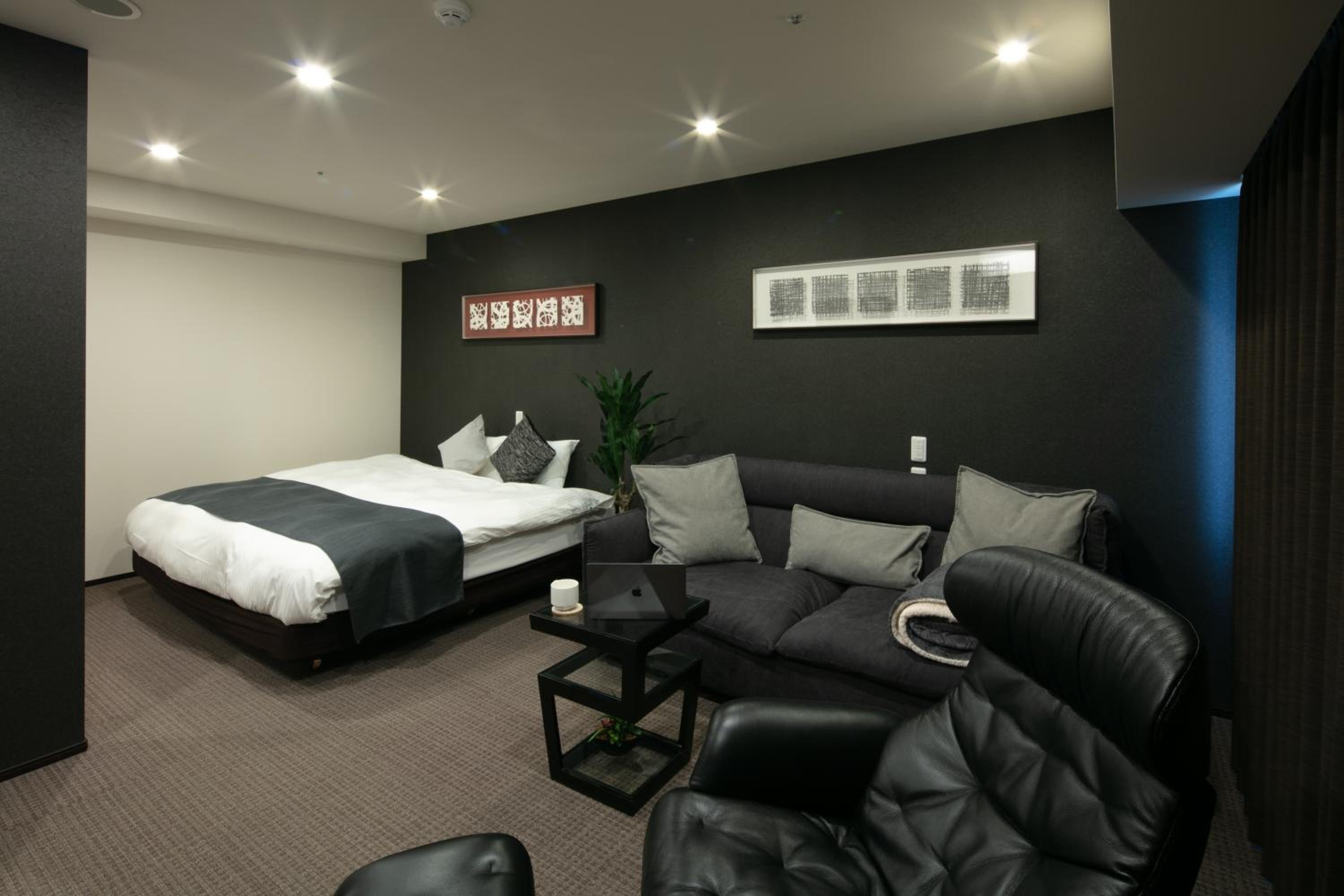 Deluxe King Room - Photo 3