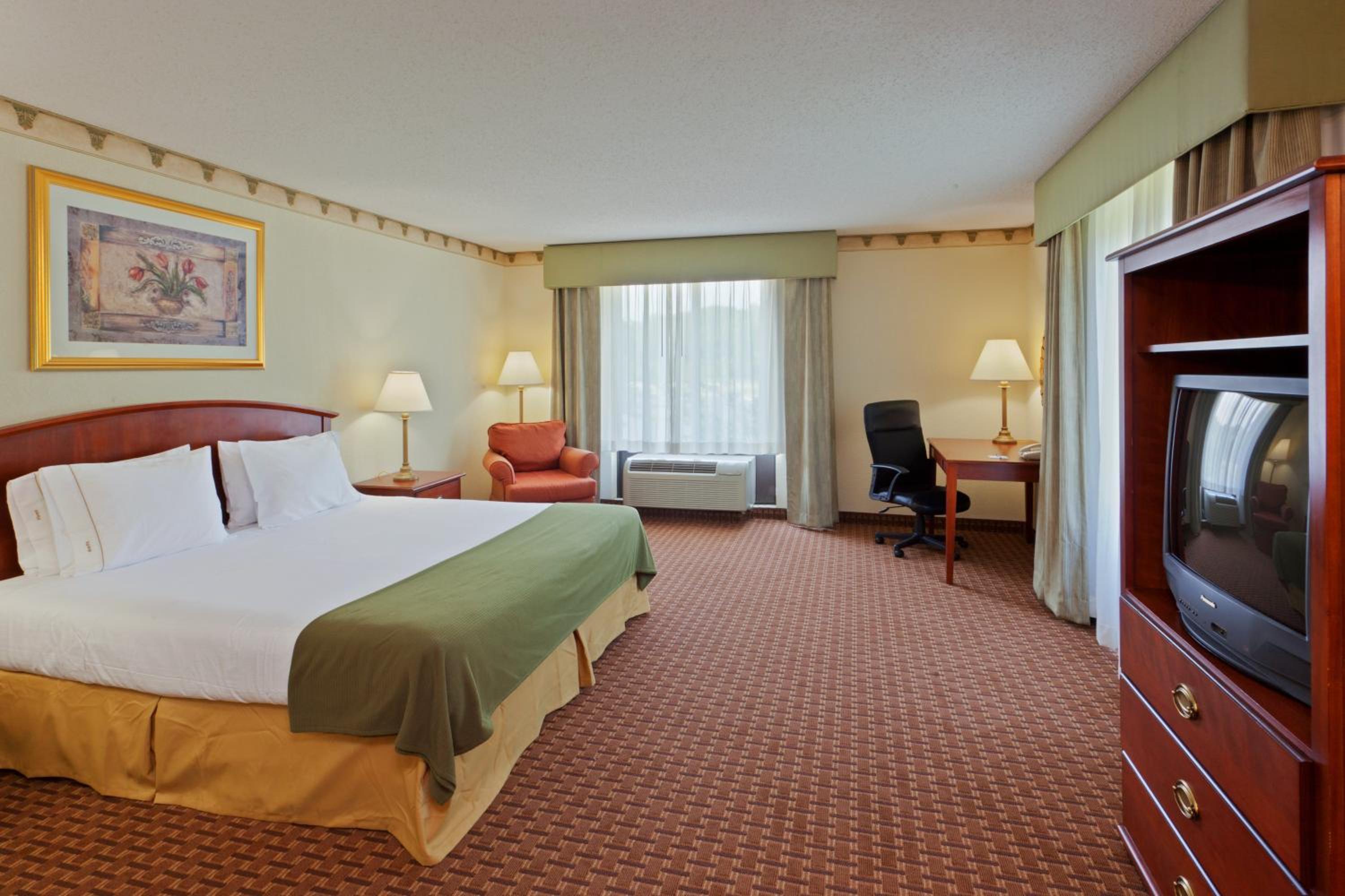 King Suite - Disability Access - Photo 1
