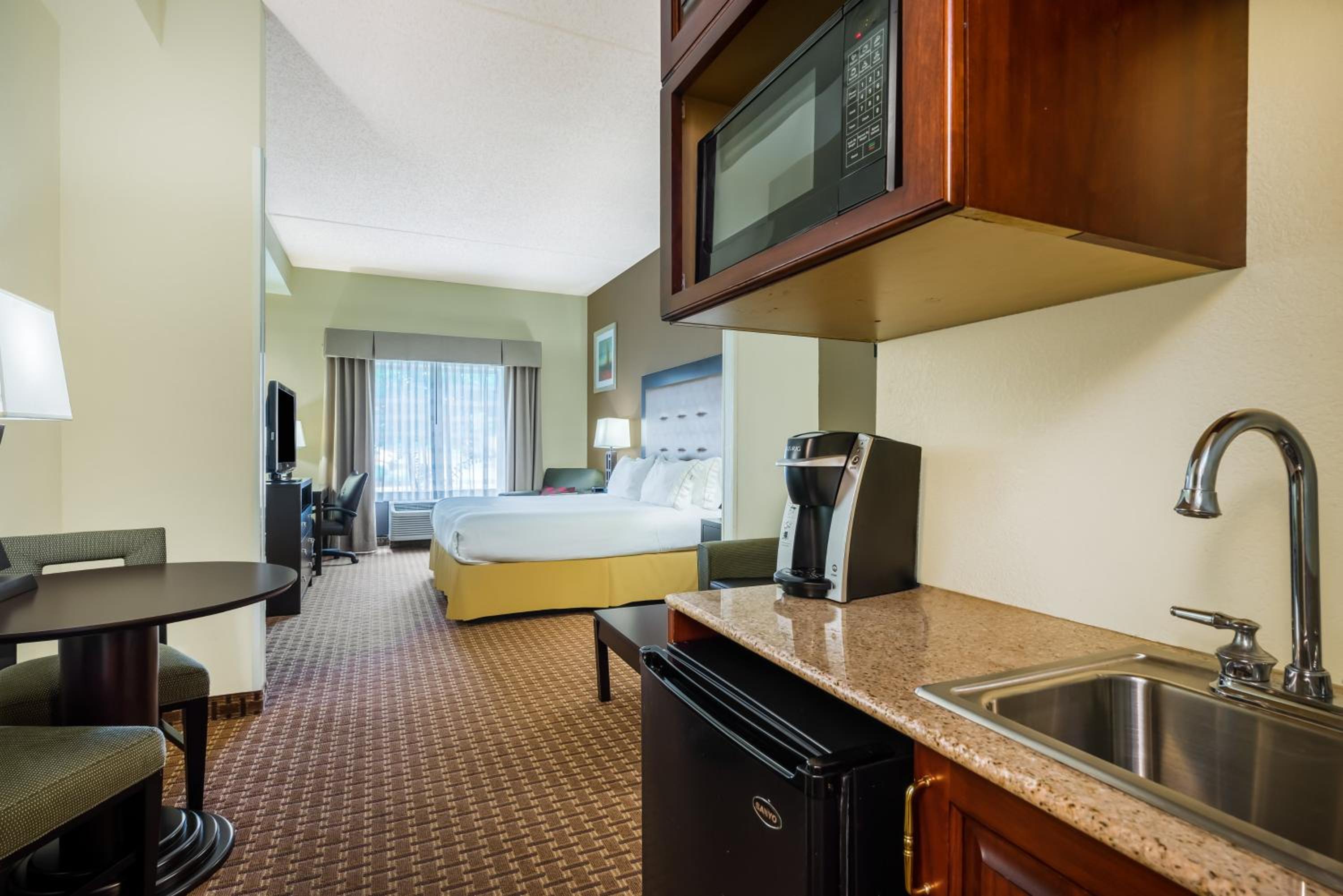 Standard King Room - Photo 2