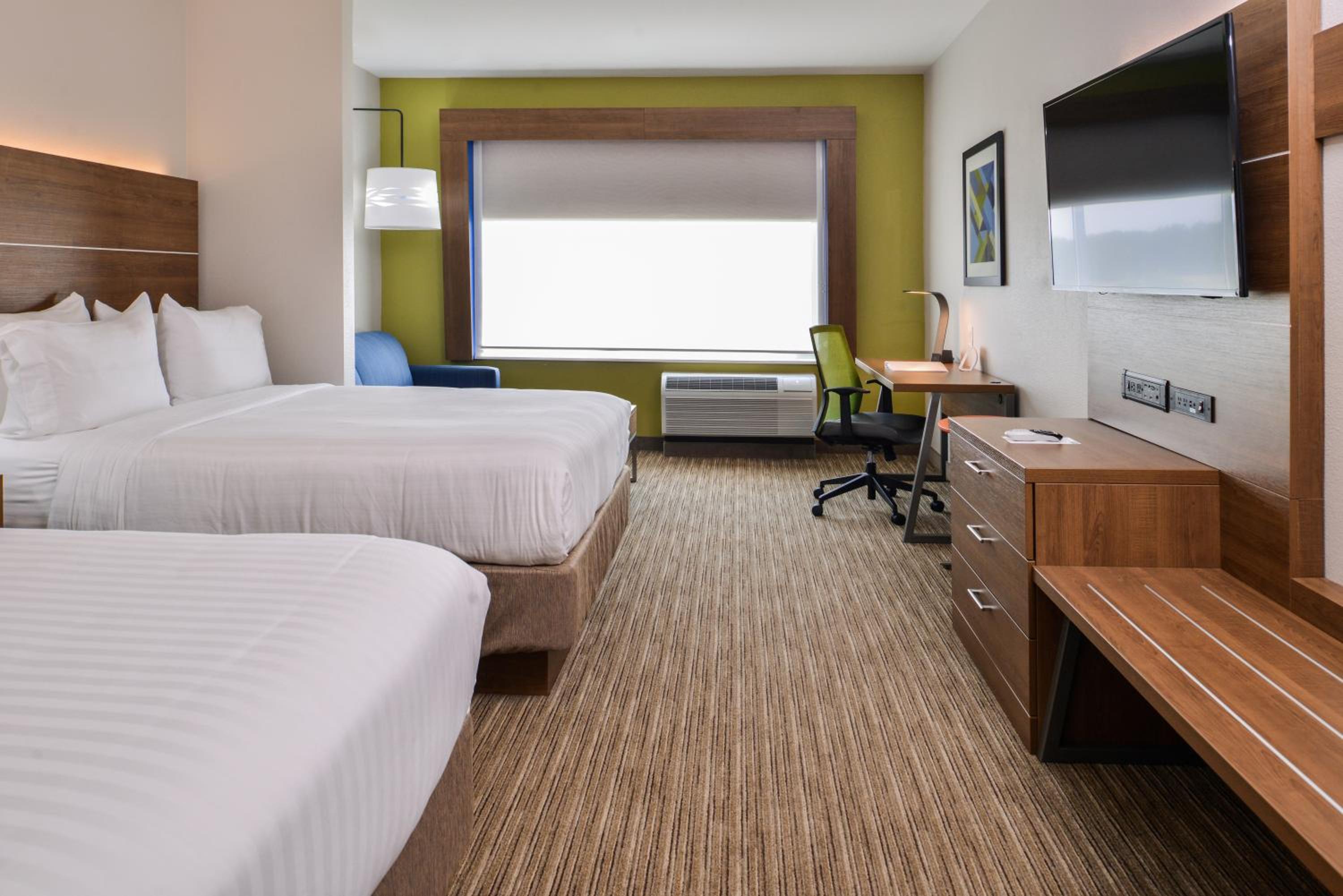Suite with Two Queen Beds photo 2