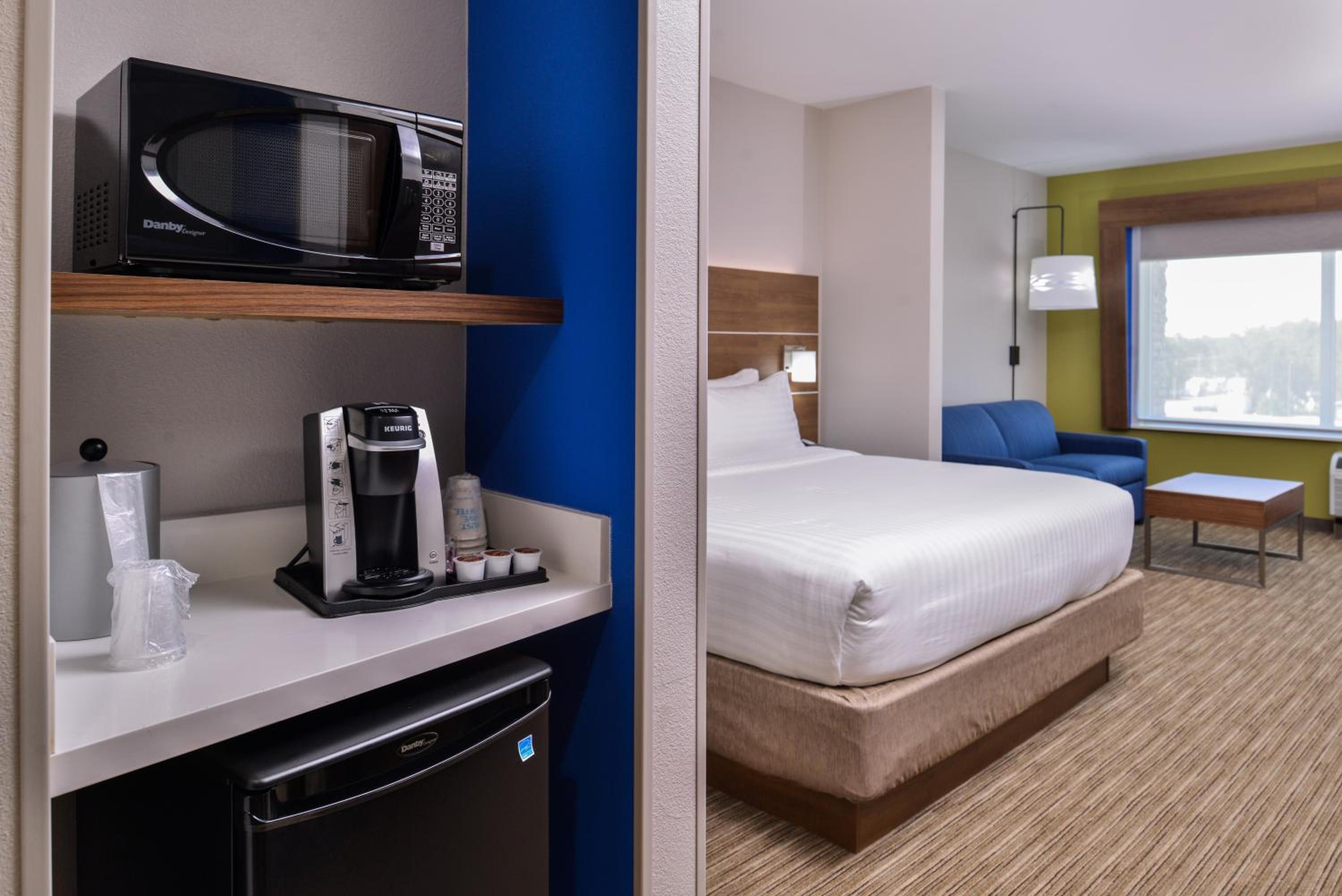 King Suite with Disability Access and Bathtub - Non Smoking photo 2