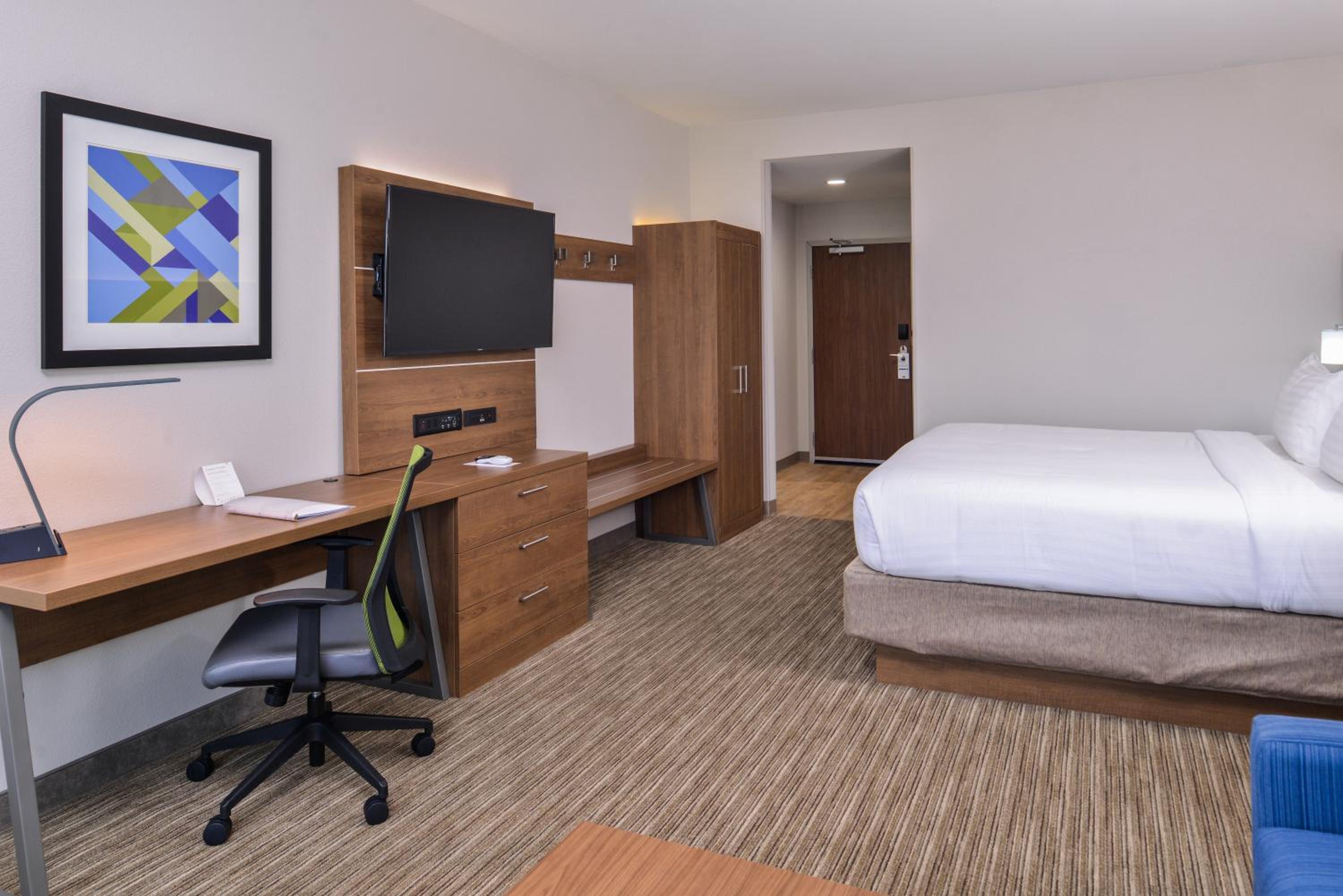 King Suite with Disability Access and Bathtub - Non Smoking photo 3