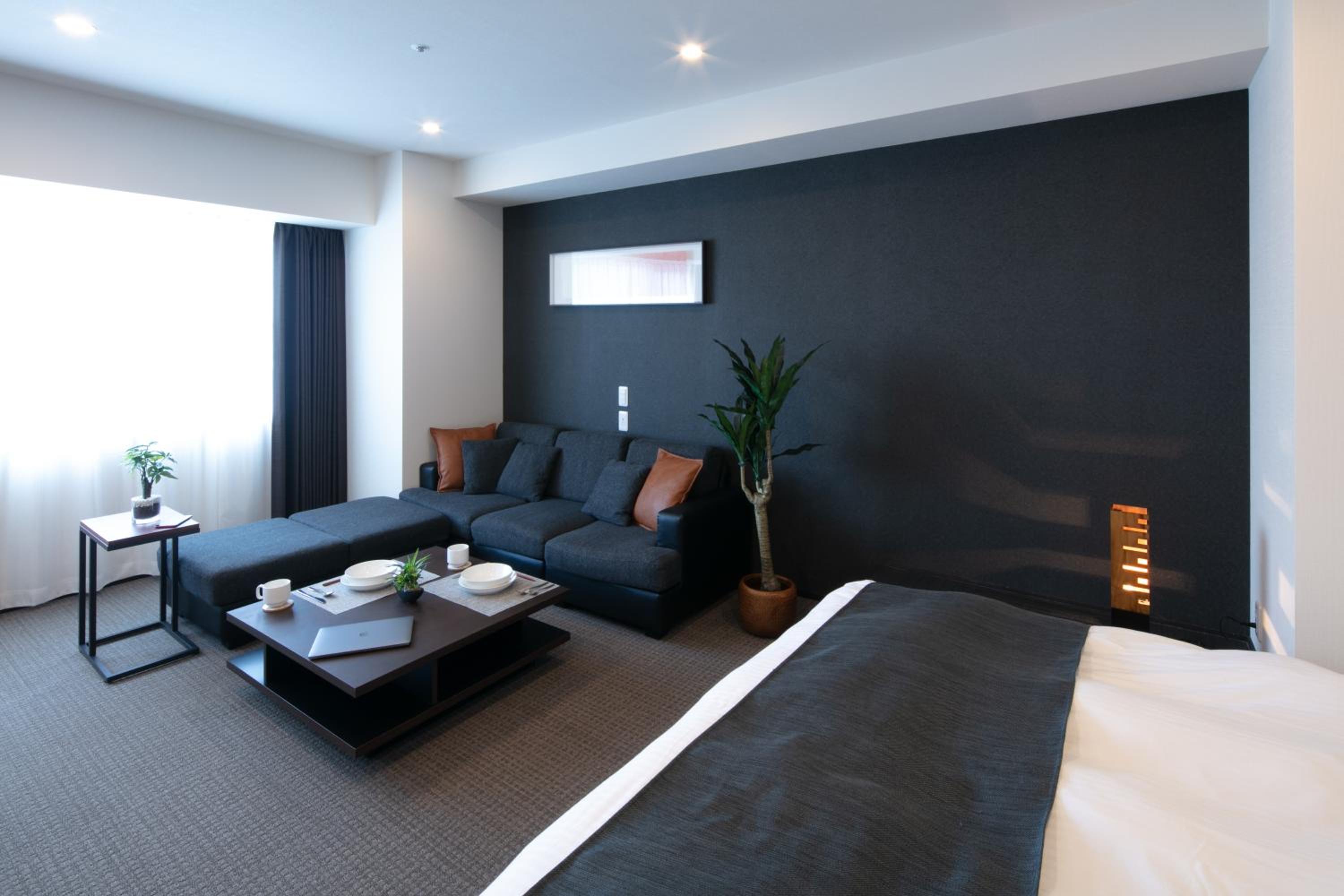 Deluxe Queen Suite - Photo 21