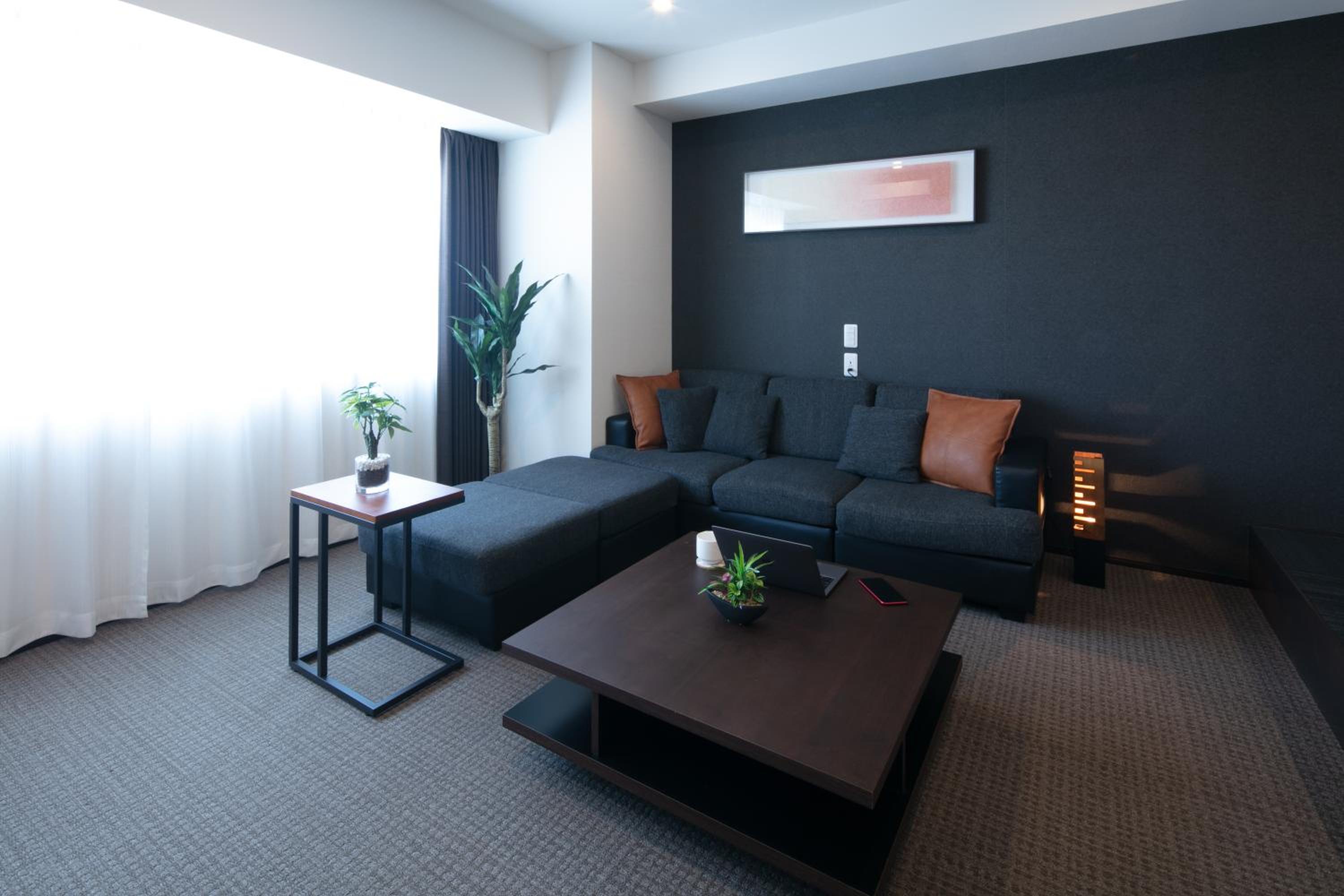 Deluxe Queen Suite - Photo 20