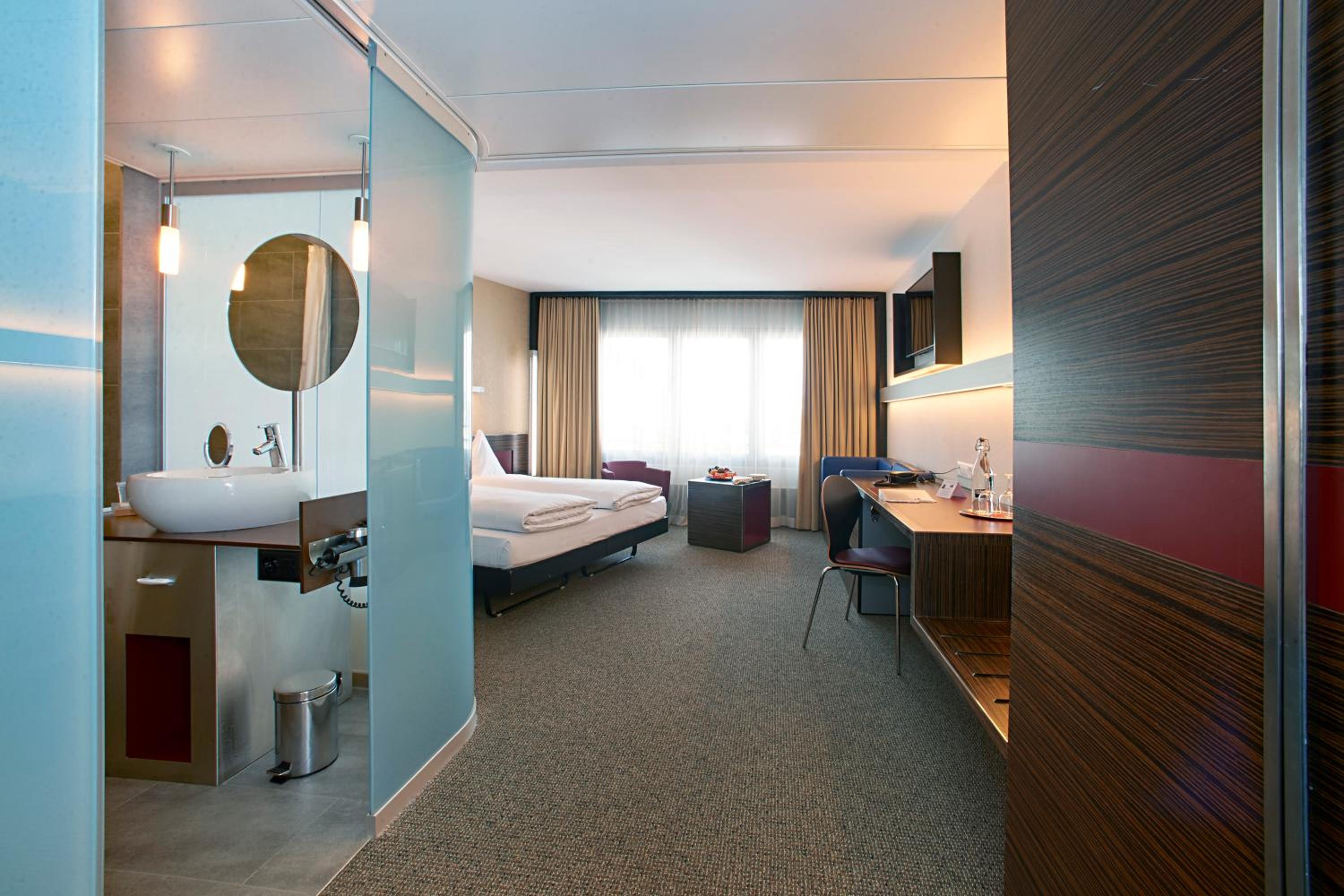 Large Double Room - Photo 4