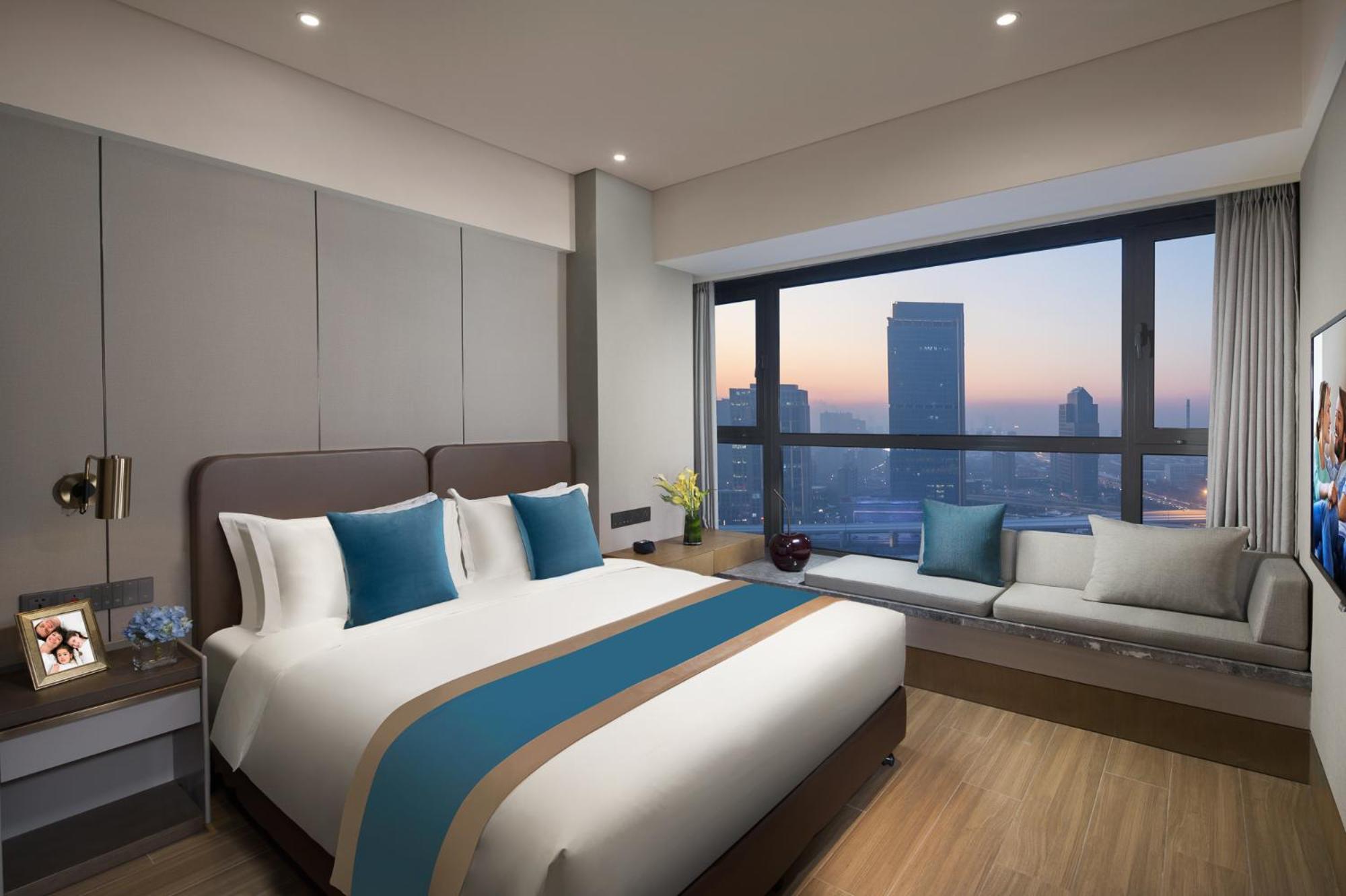 One Bedroom Deluxe Room - 2 Breakfasts - Photo 1