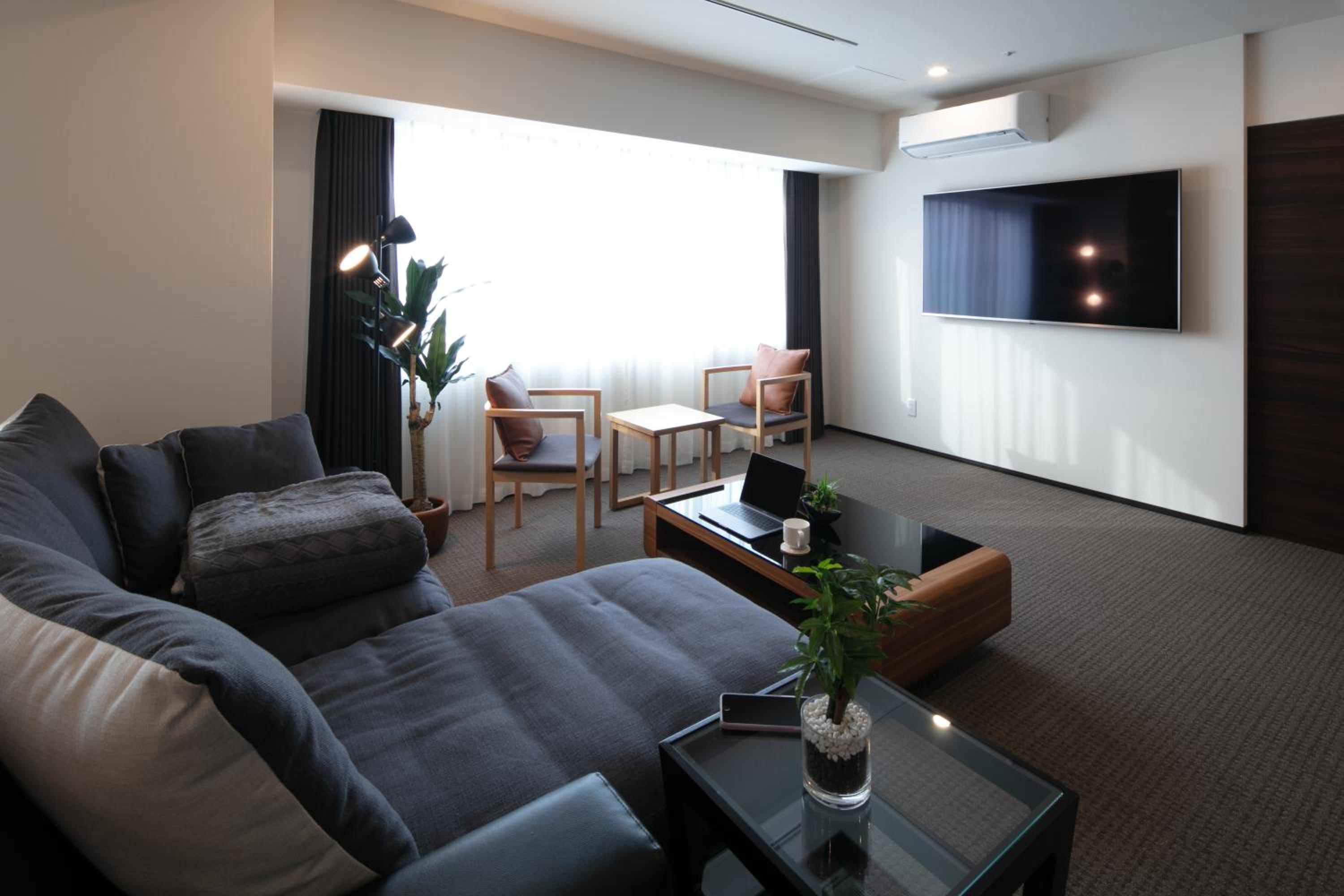 Presidential Suite thumbnail 5