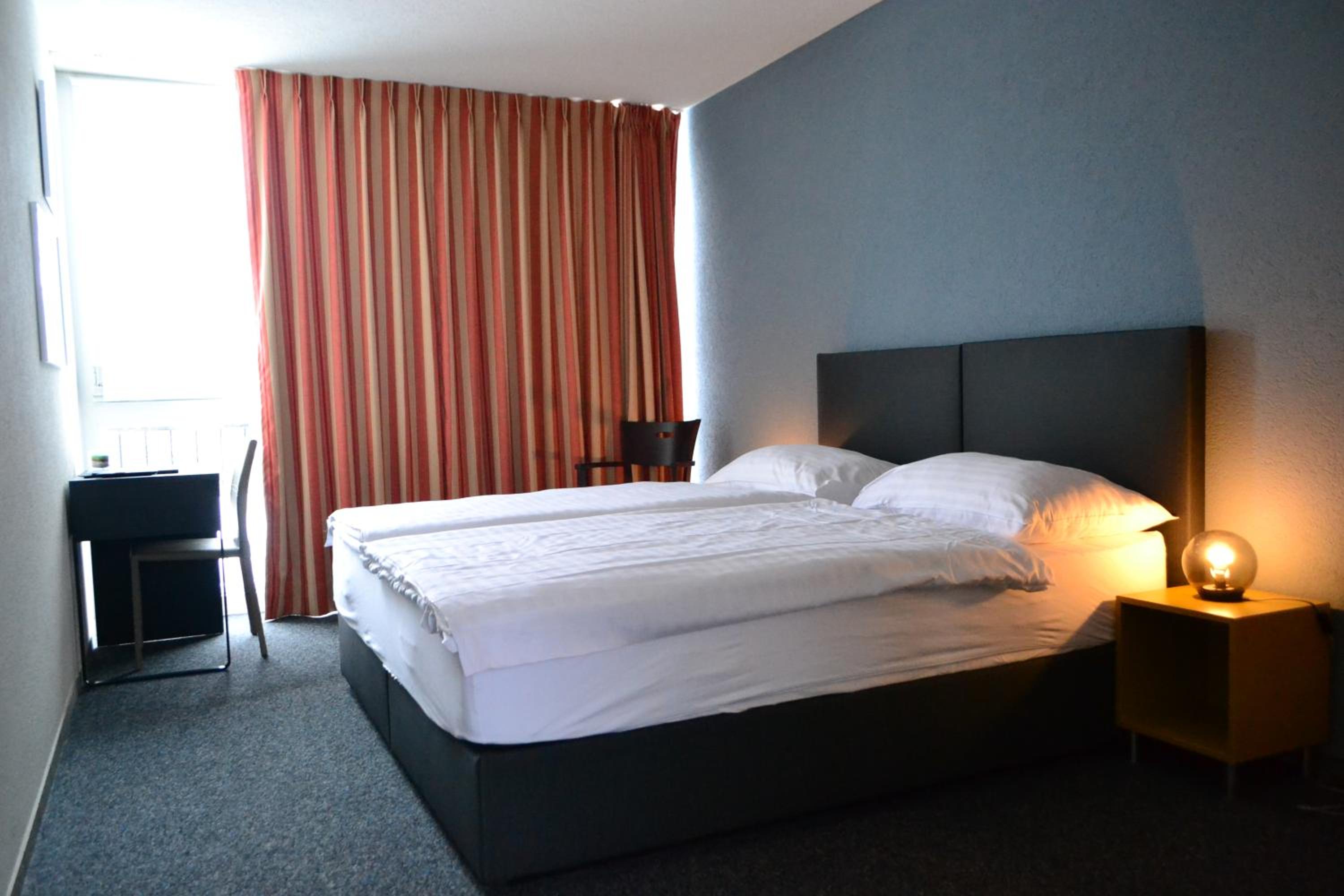 Double Room with Lake View - Photo 2