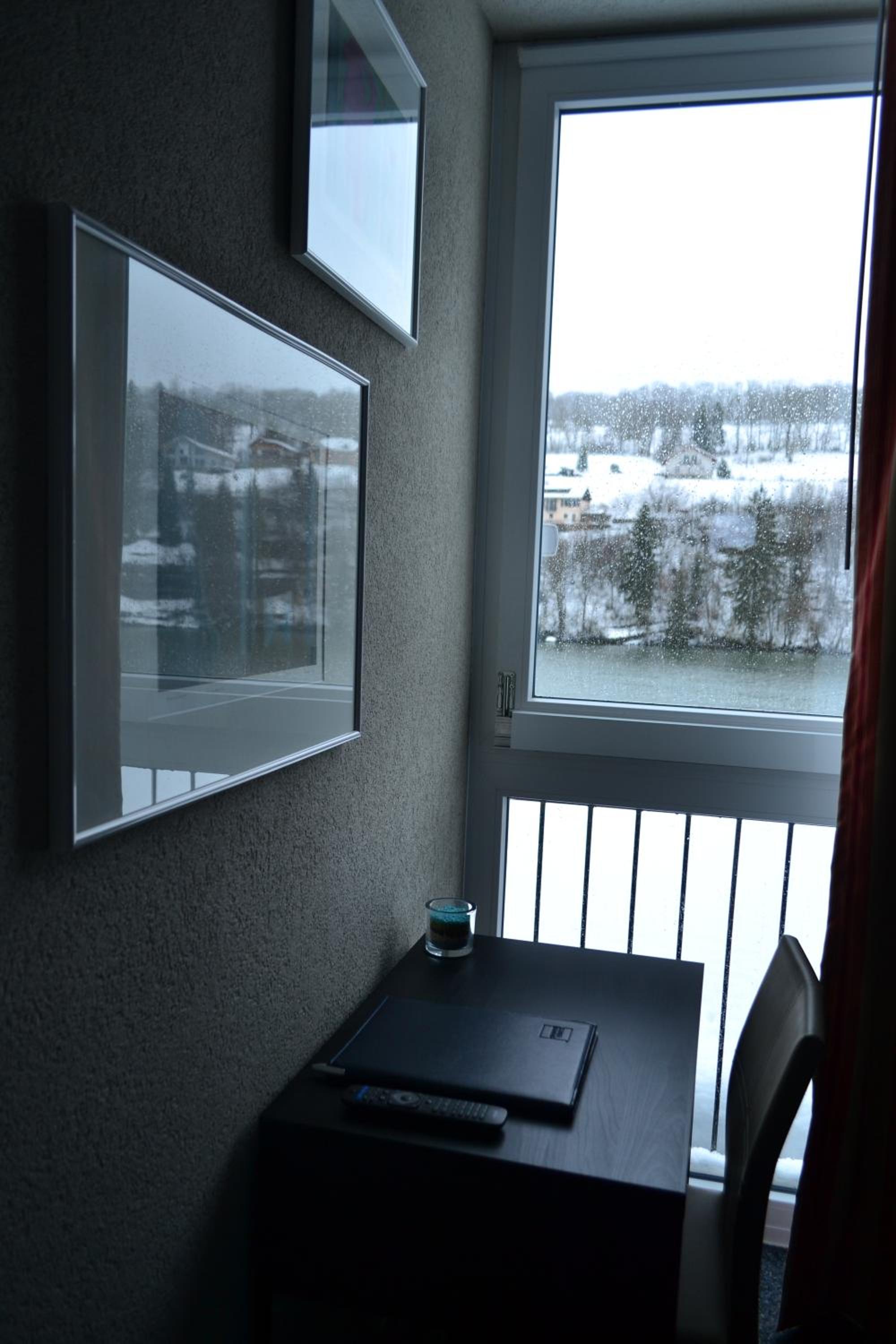 Double Room with Lake View - Photo 8