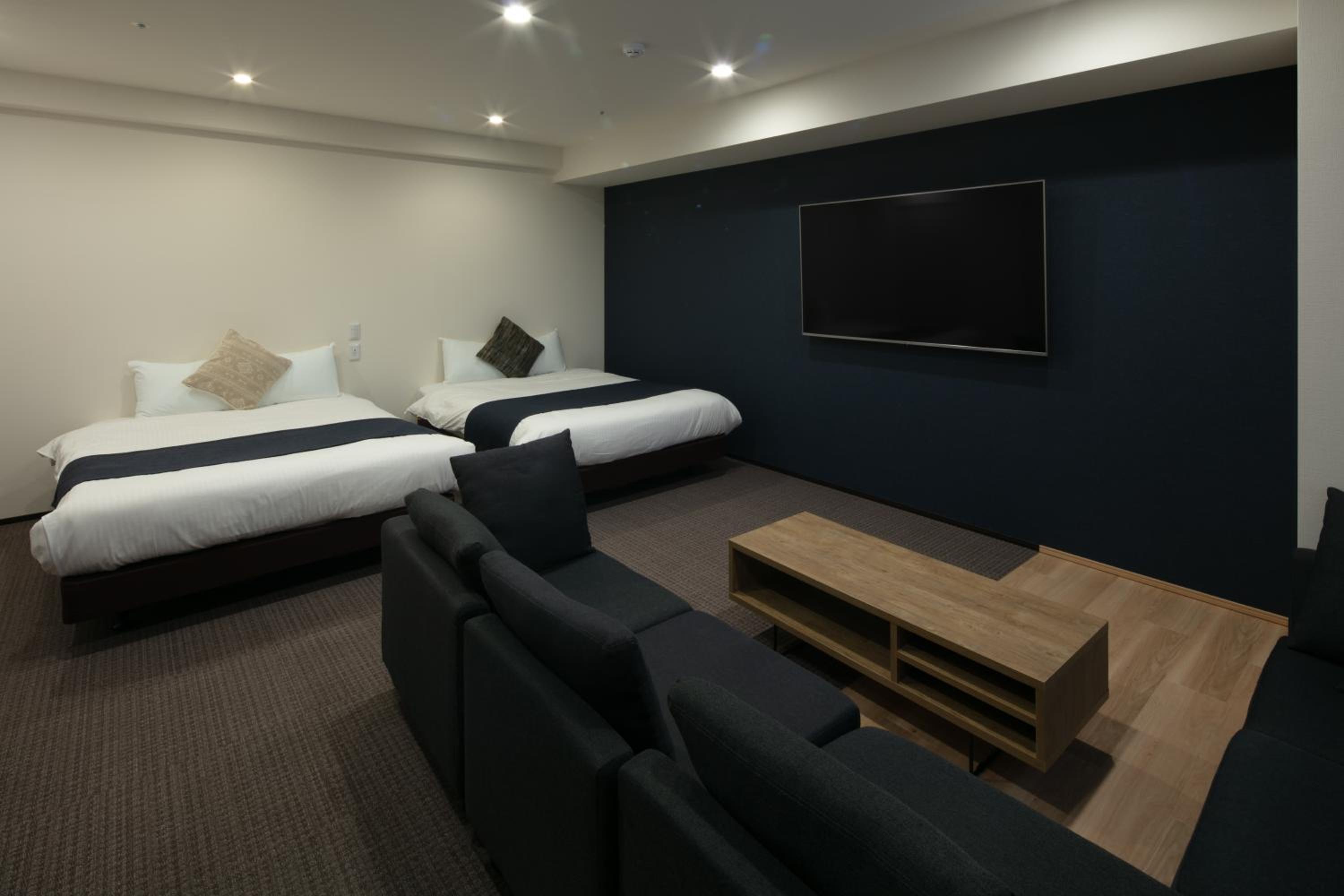 Deluxe Family Suite - Photo 6
