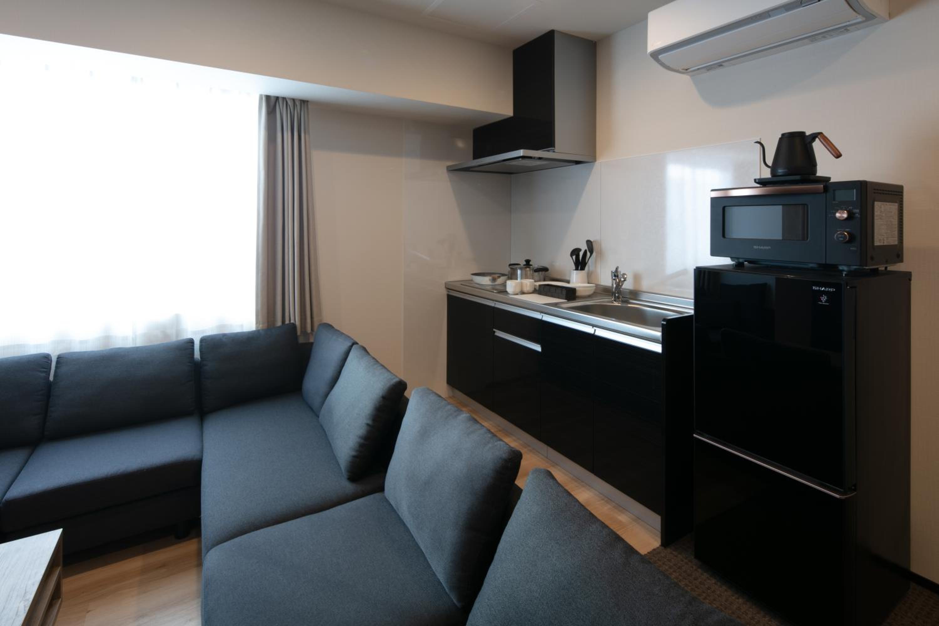 Deluxe Family Suite - Photo 9