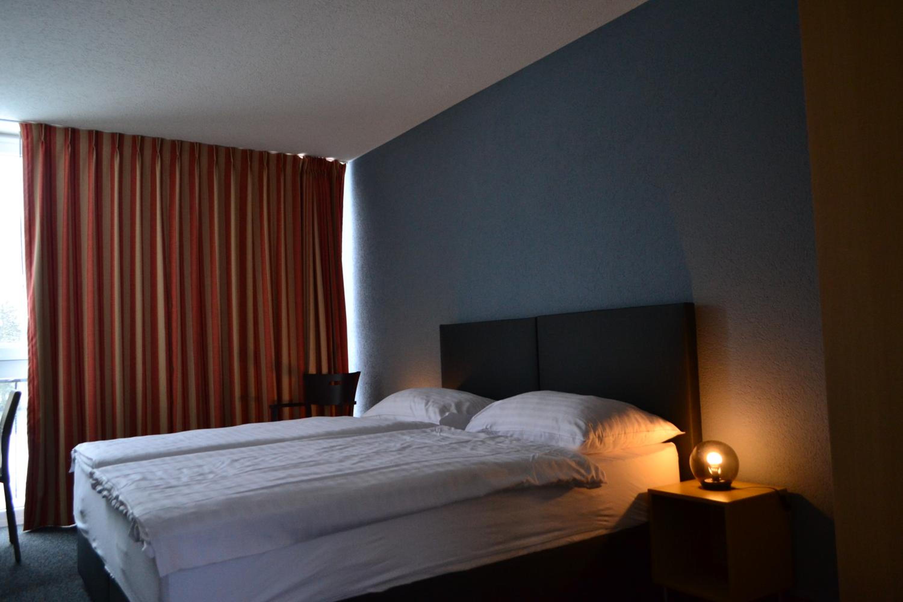 Double Room with Lake View - Photo 4