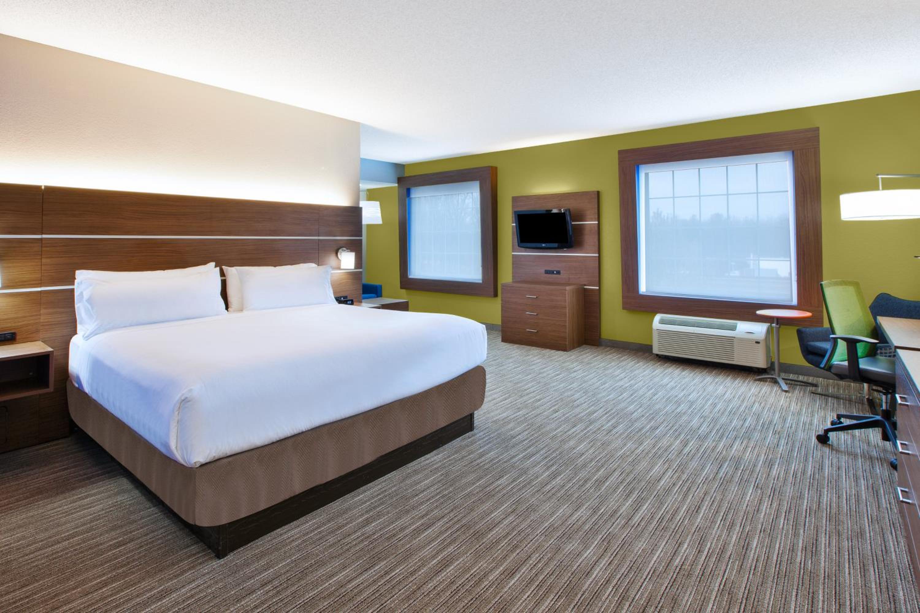 King Suite with Spa Bath - Non-Smoking - Photo 1