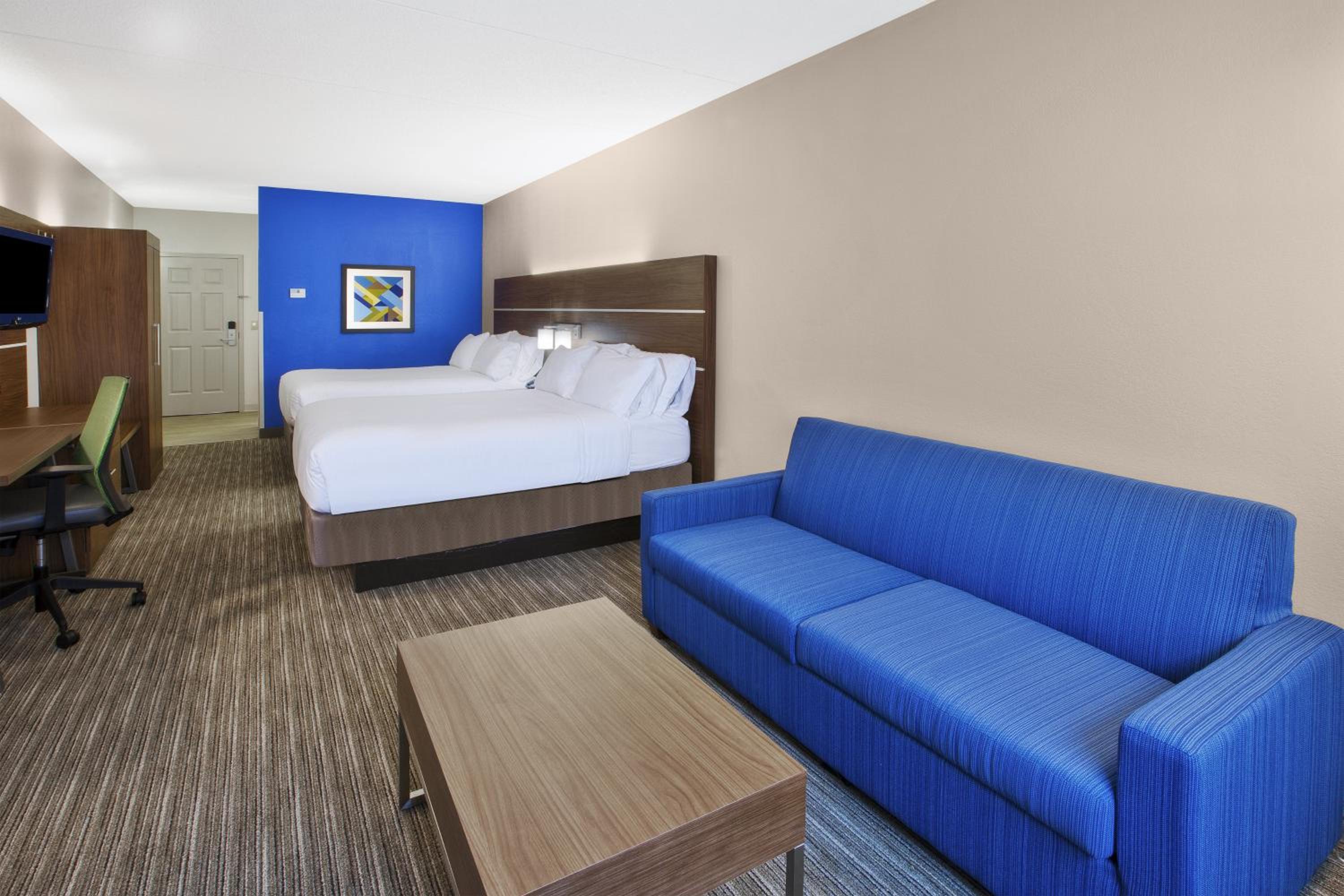 Queen Suite with Two Queen Beds - Photo 1