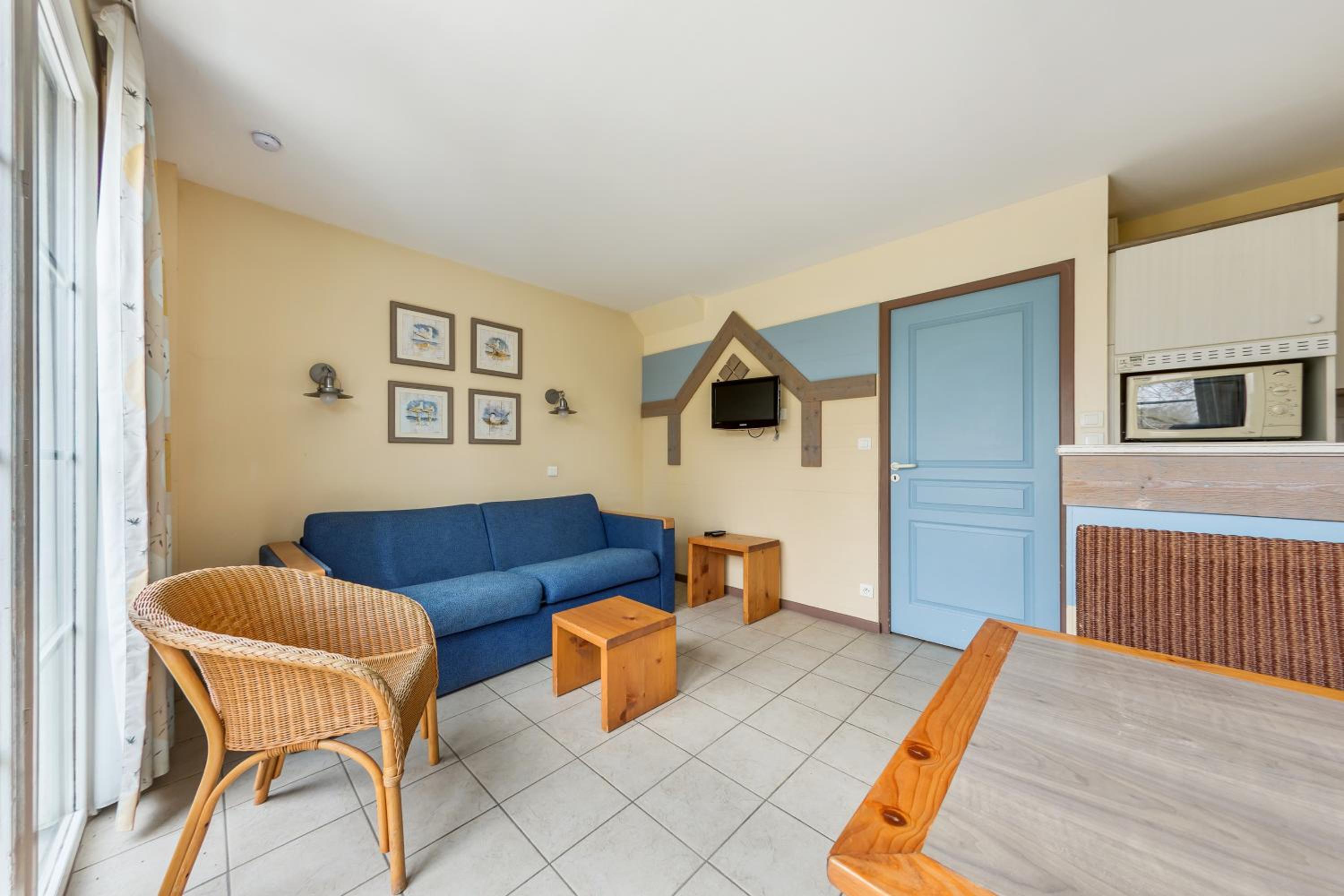 Select Two-Bedroom Apartment (6 People)