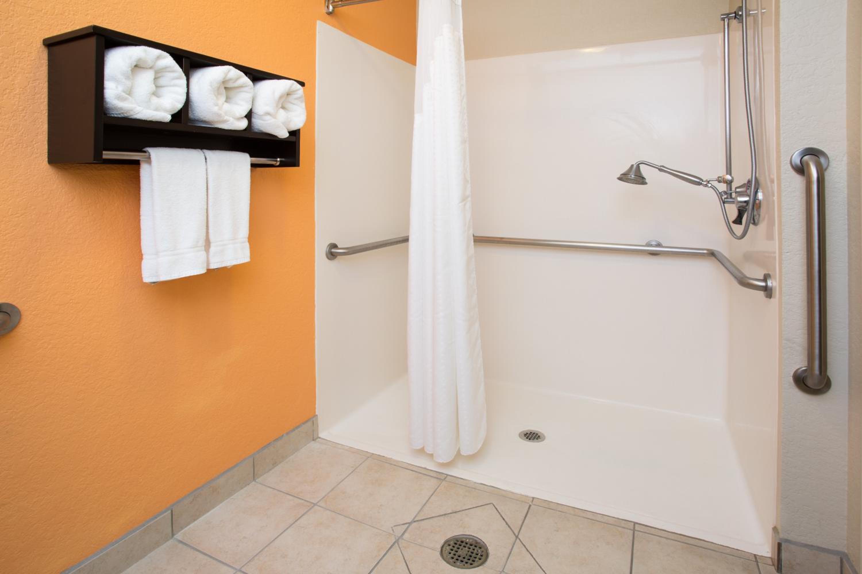 Queen Room - Mobility Access/Hearing Accessible - Photo 3