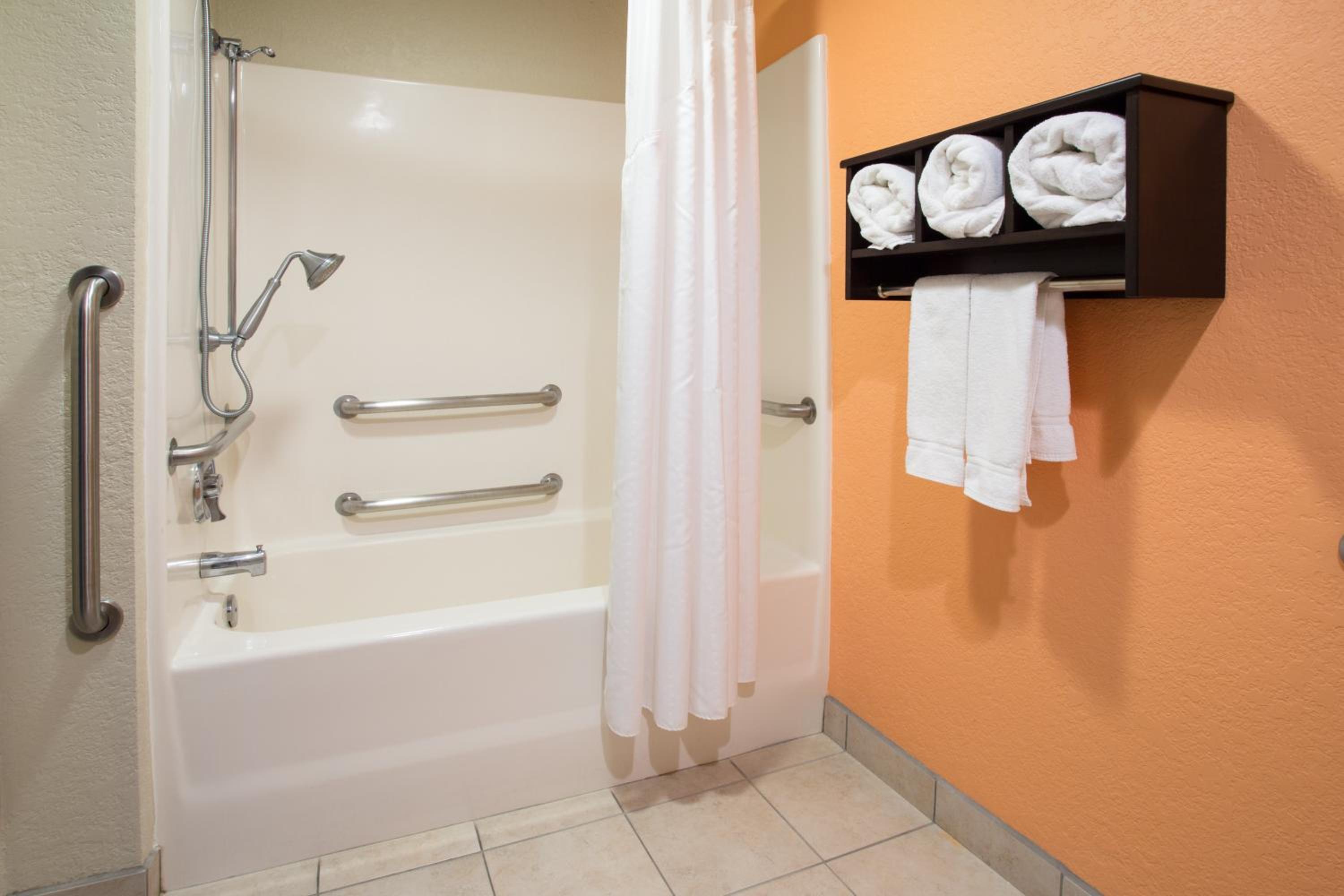 Standard King Room with Mobility Accessible Tub - Photo 2