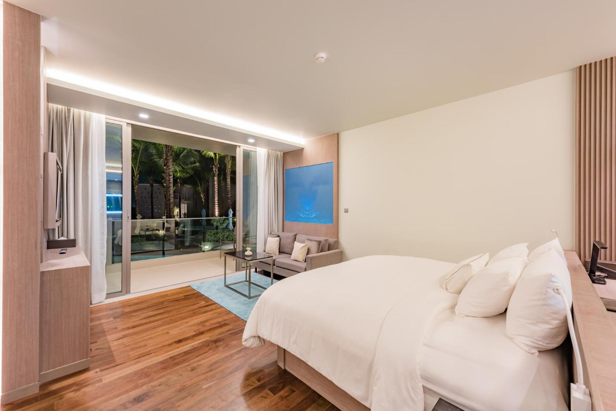 Pool-access Comfy Room - Photo 4