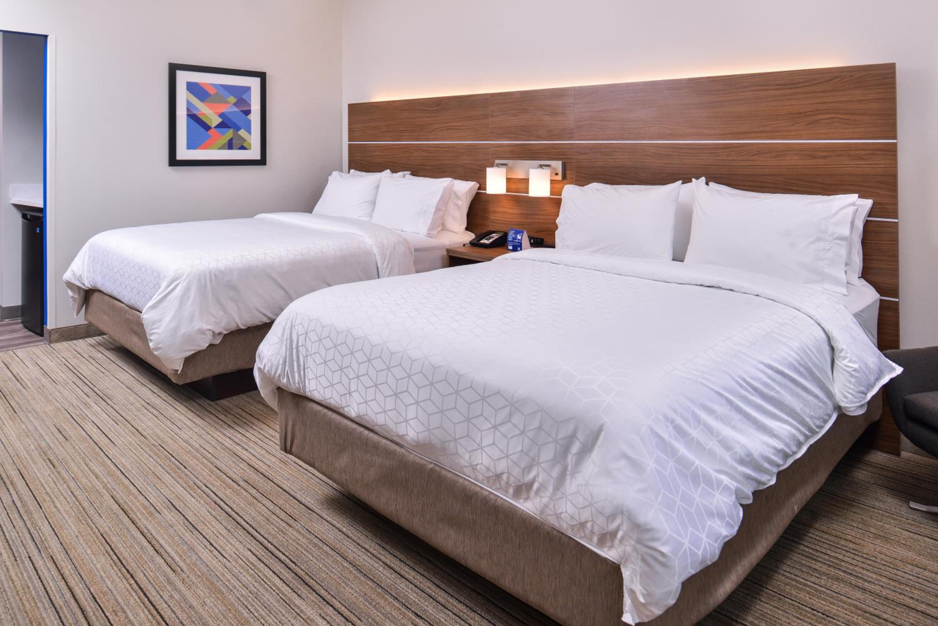 Room with Two Beds - Hearing Accessible - Non-Smoking photo 3
