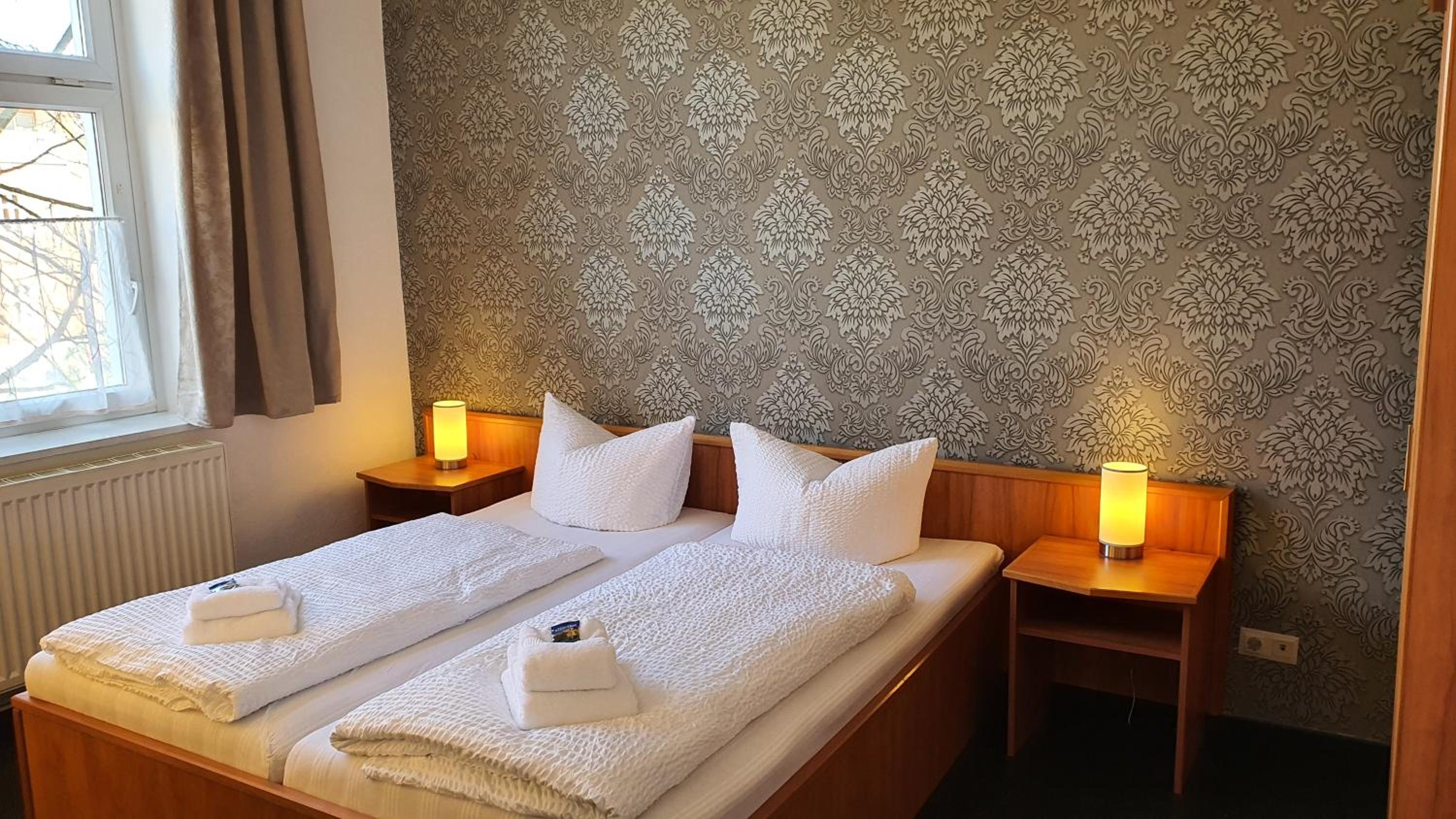 Double Room with Private Bathroom - Photo 11