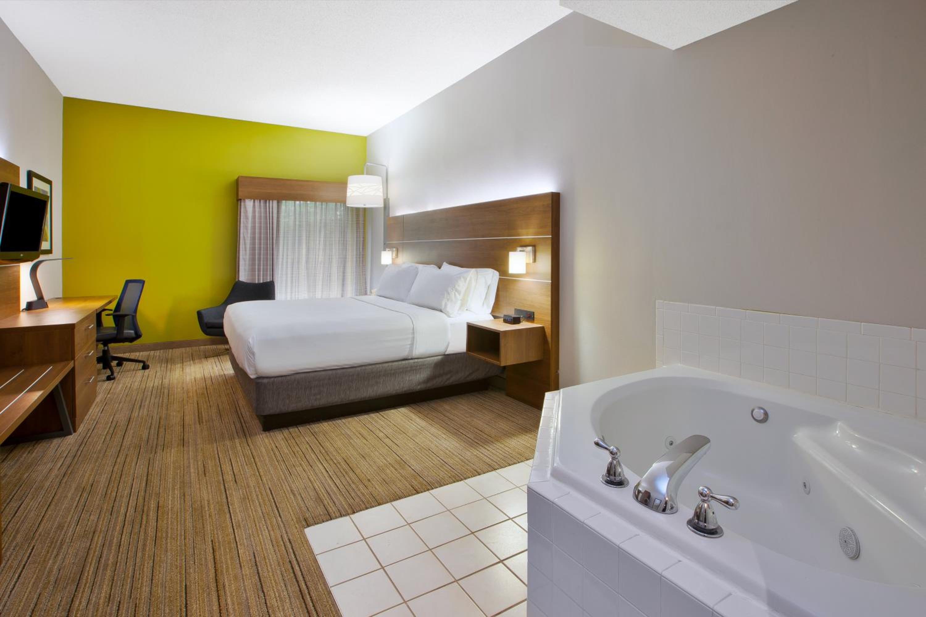 King Room with Jetted Tub photo 2