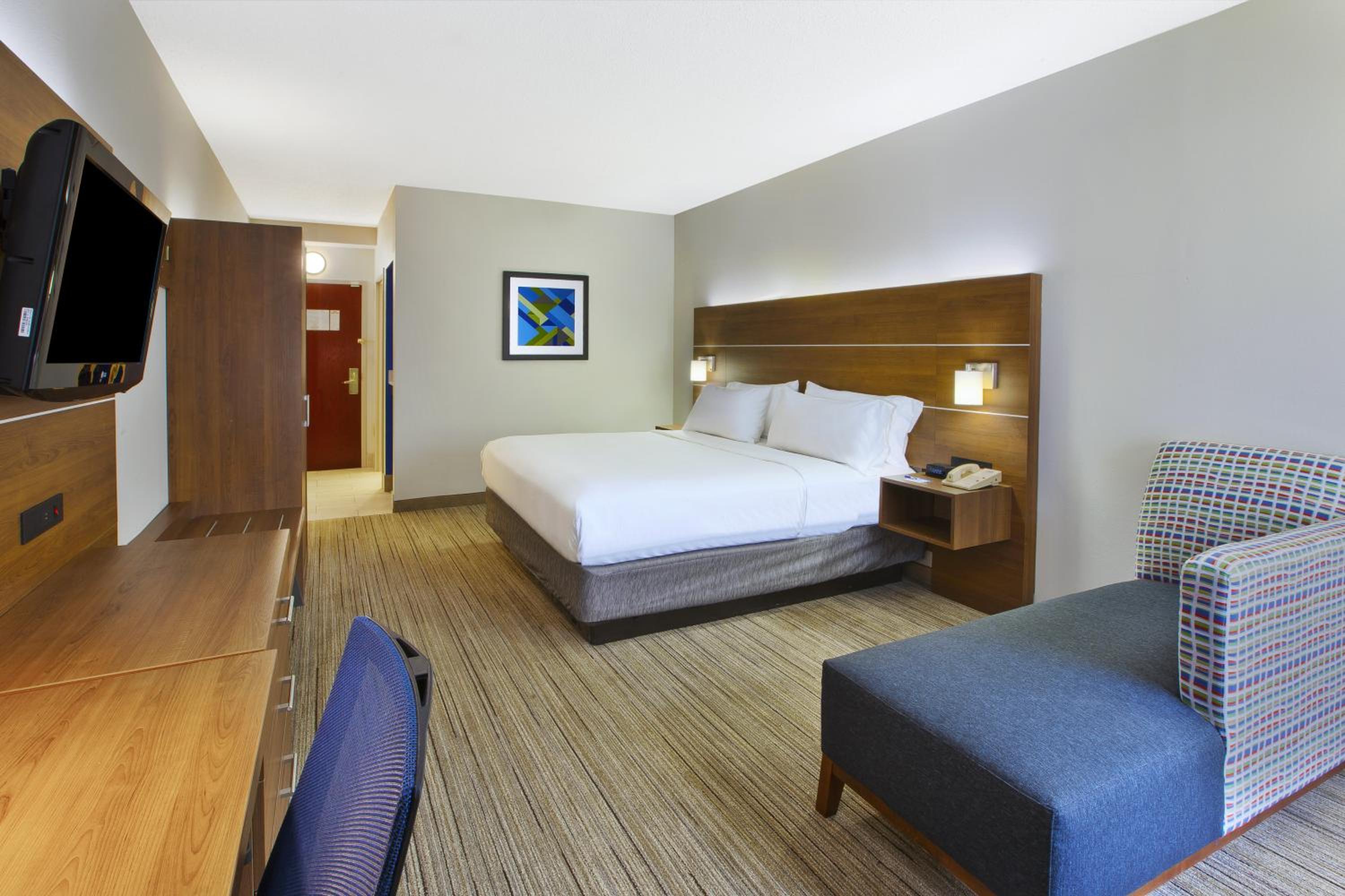 Standard King Room - Photo 3