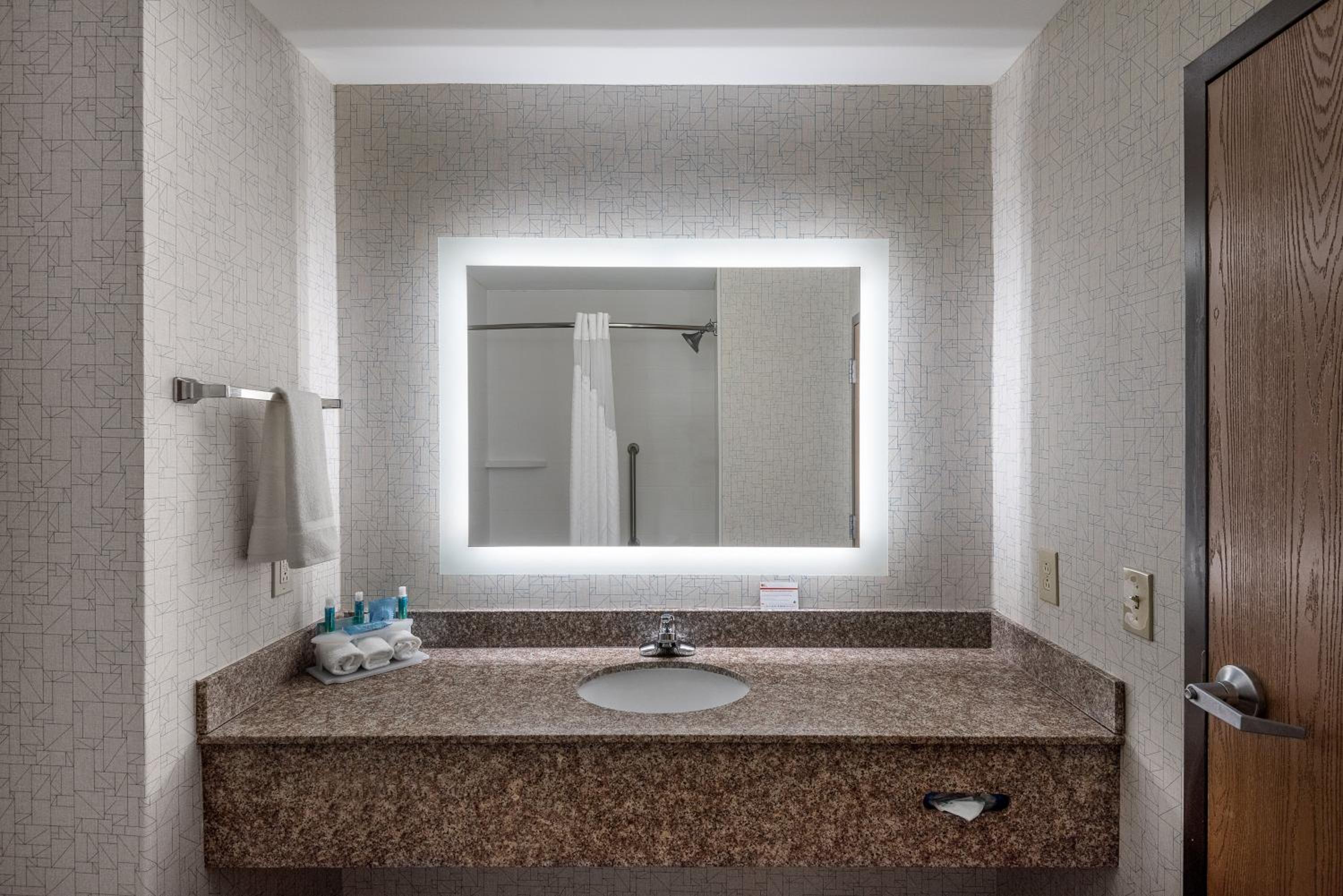 Standard King Room - Photo 6