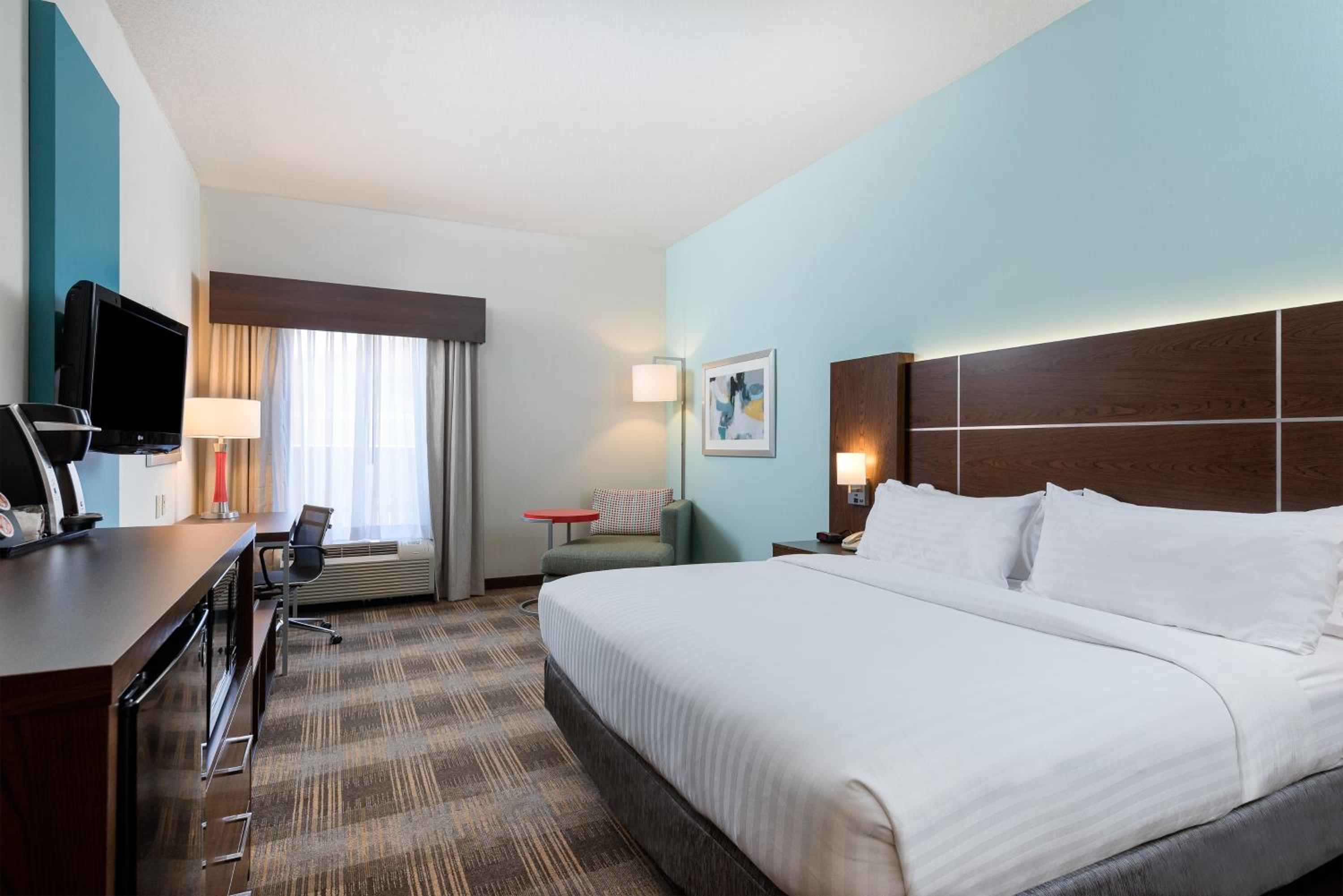 Standard King Room - Photo 3