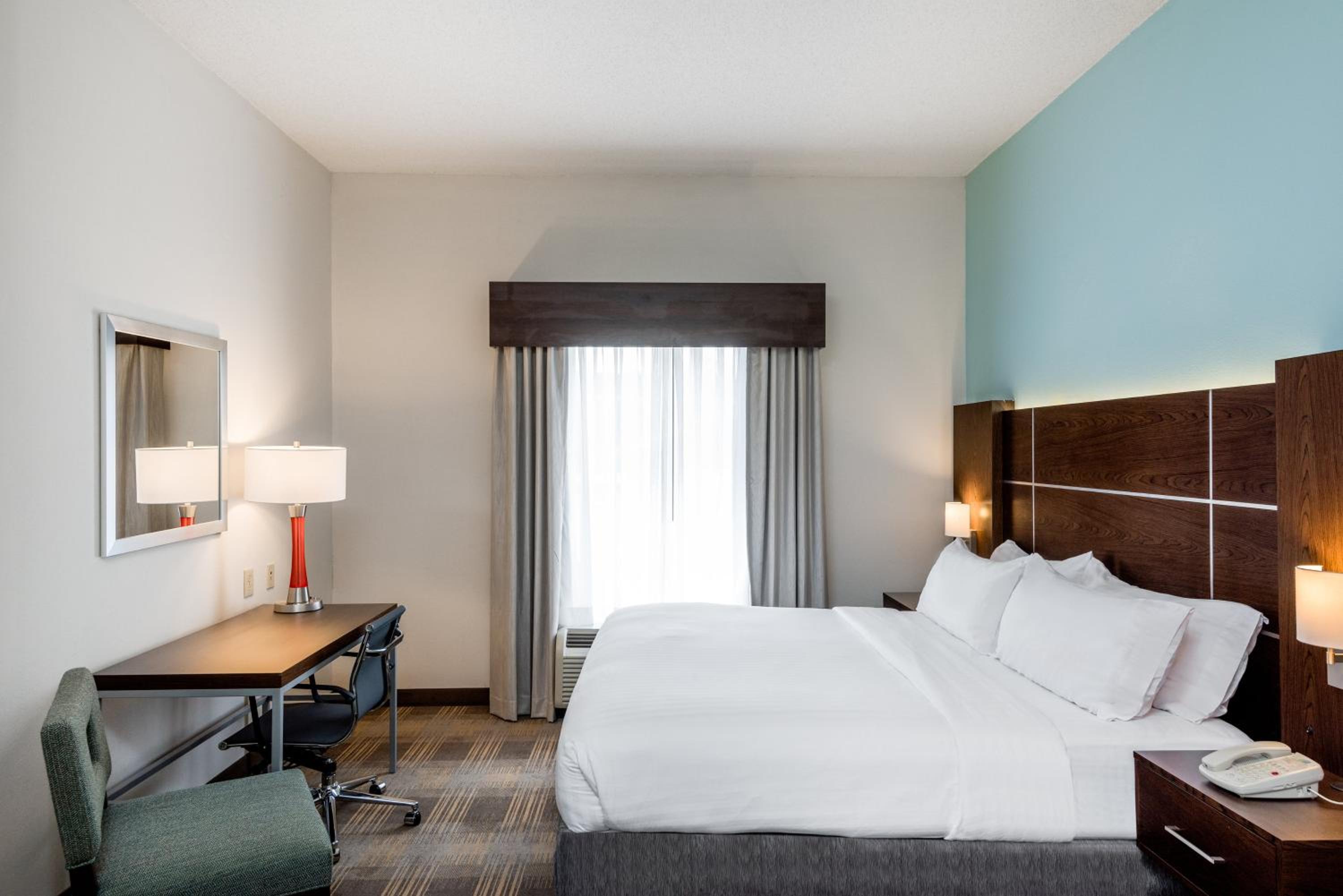 Standard King Room - Photo 1