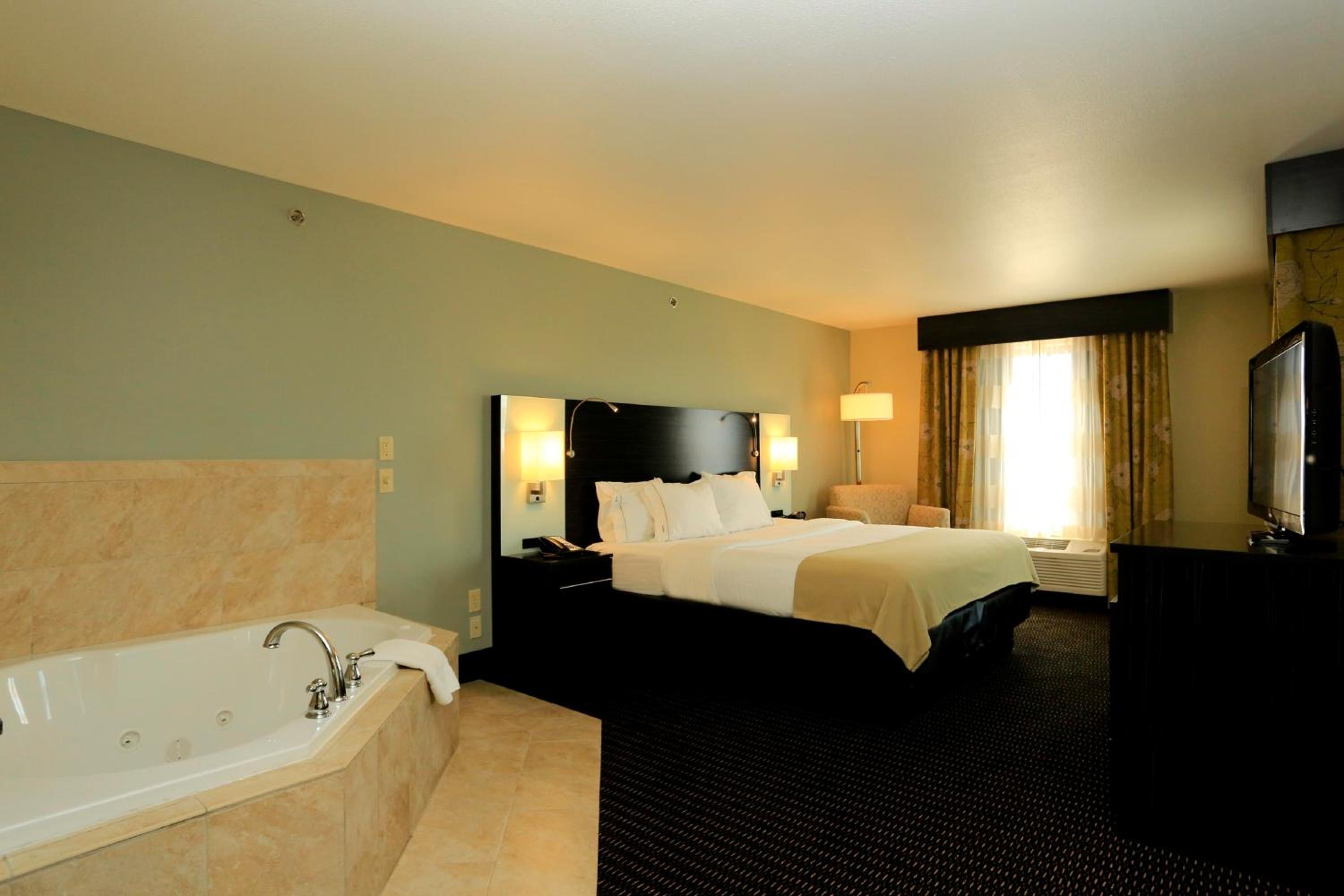 King Room With Jetted Tub