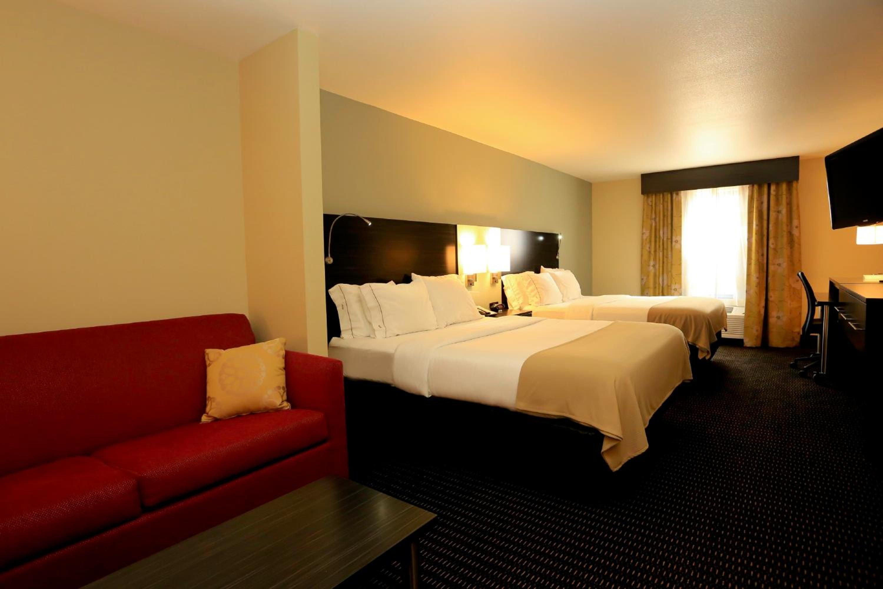 Queen Room with Two Queen Beds - Disability Access with Bath Tub - Photo 1