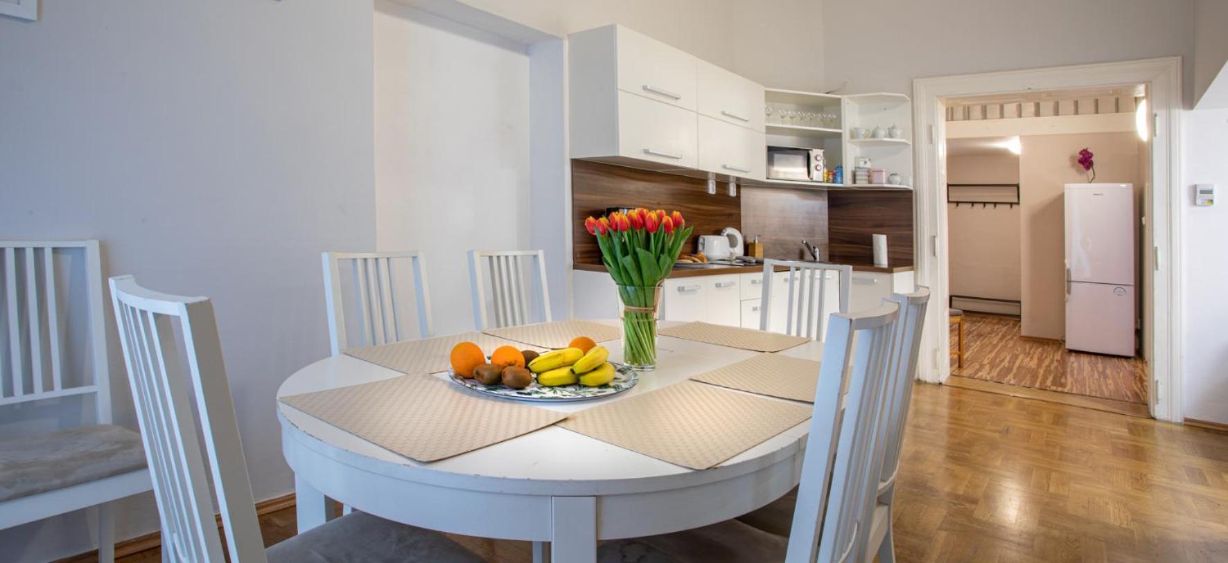 Apartment thumbnail 6