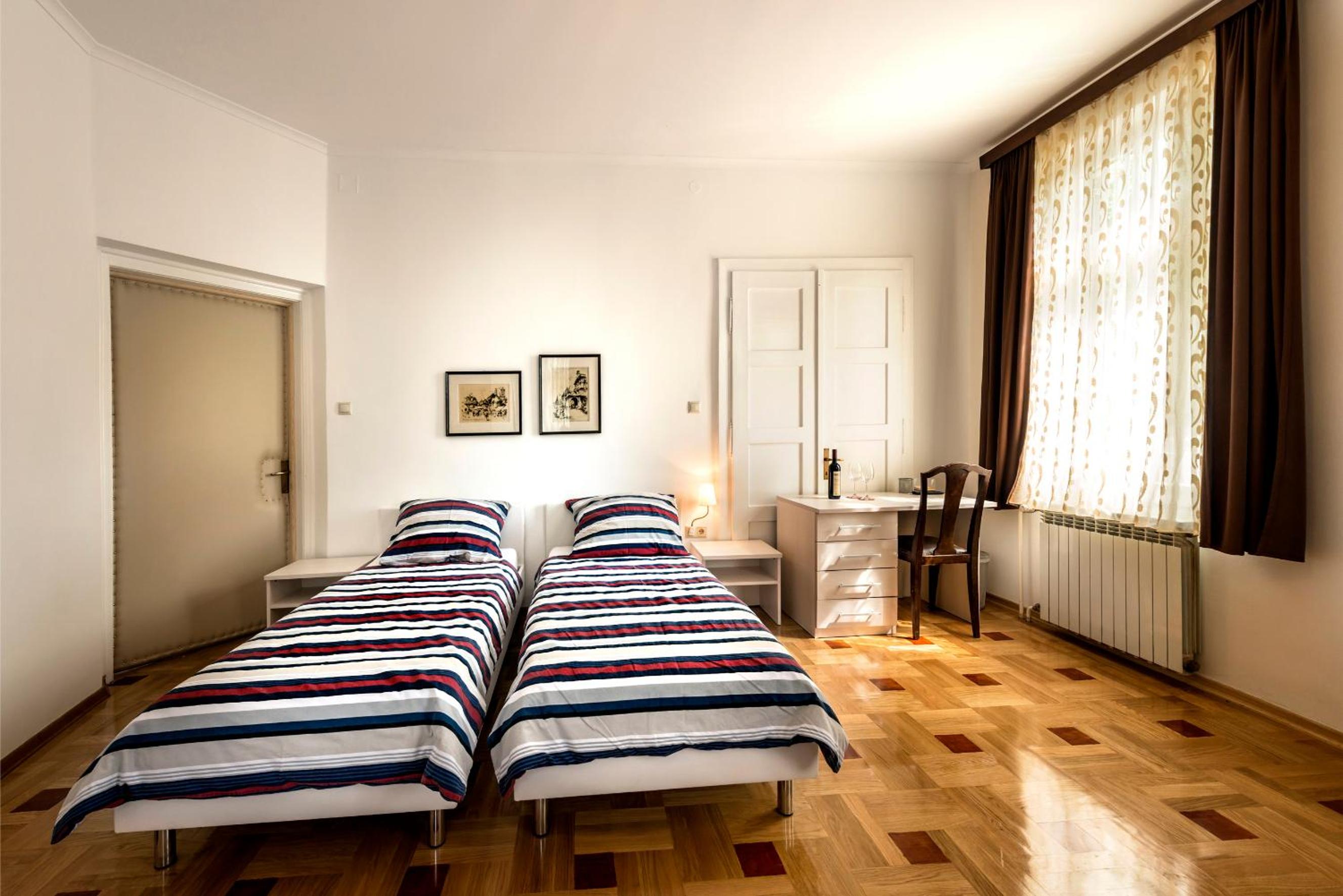 Quadruple Room with Private External Bathroom - Photo 3