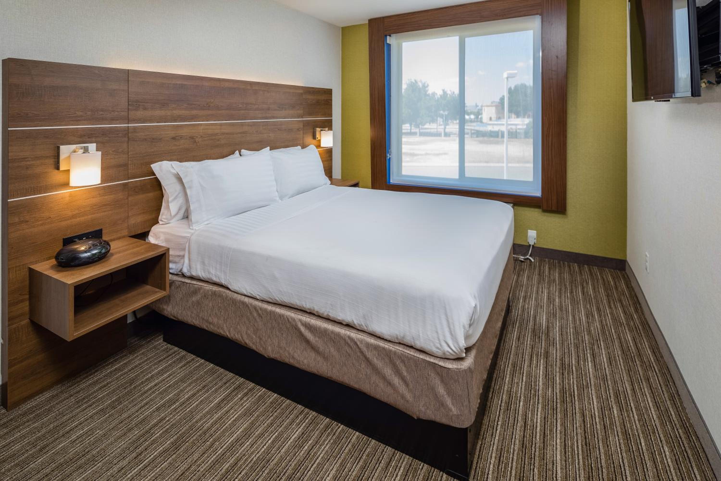 Two-Bedroom Suite - Photo 2