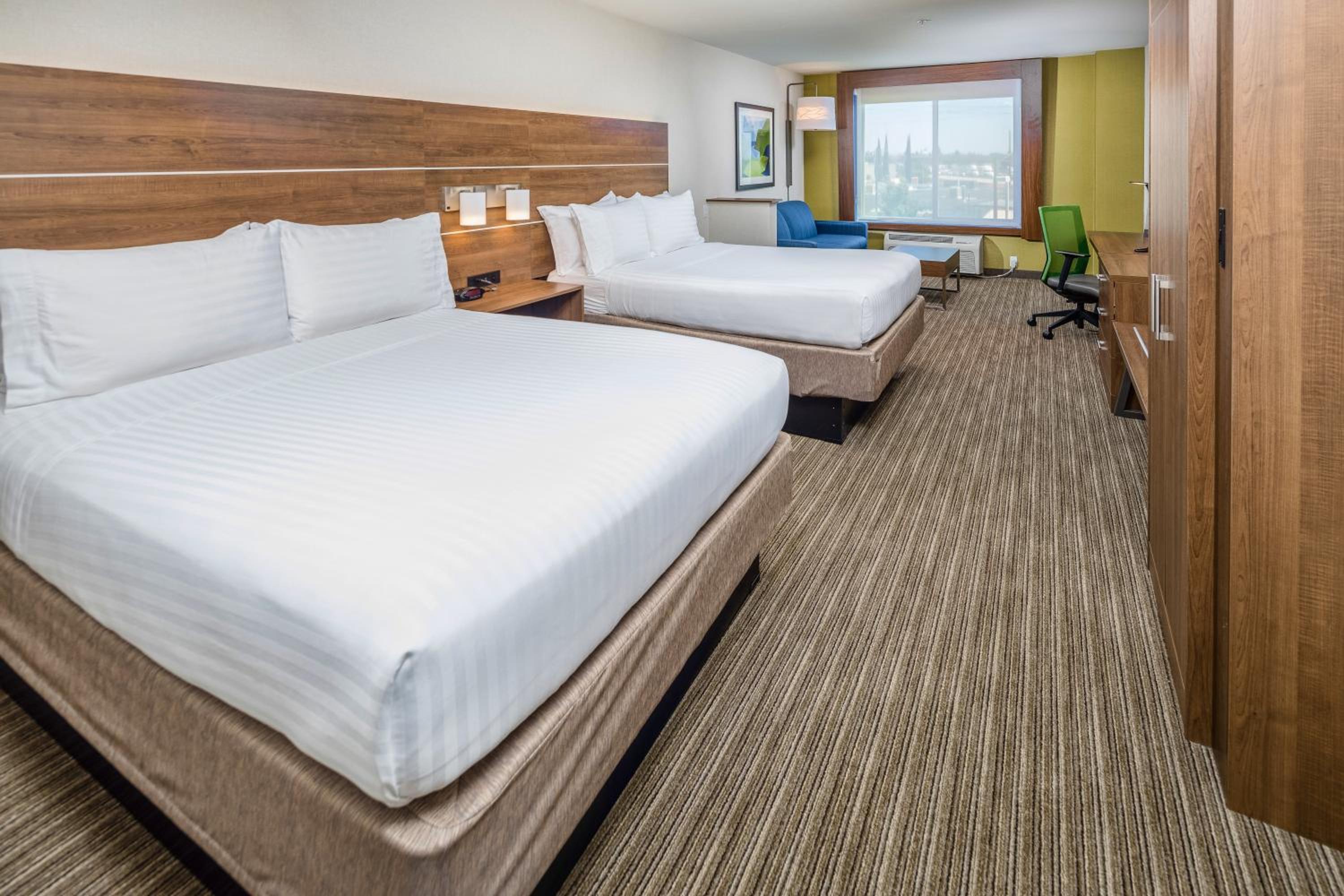 Queen Suite with Two Queen Beds and Additional Living Area - Photo 3